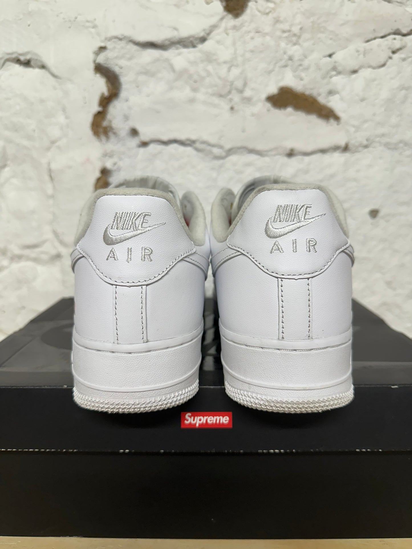 Nike Air Force 1 Low Supreme White Sz 9
