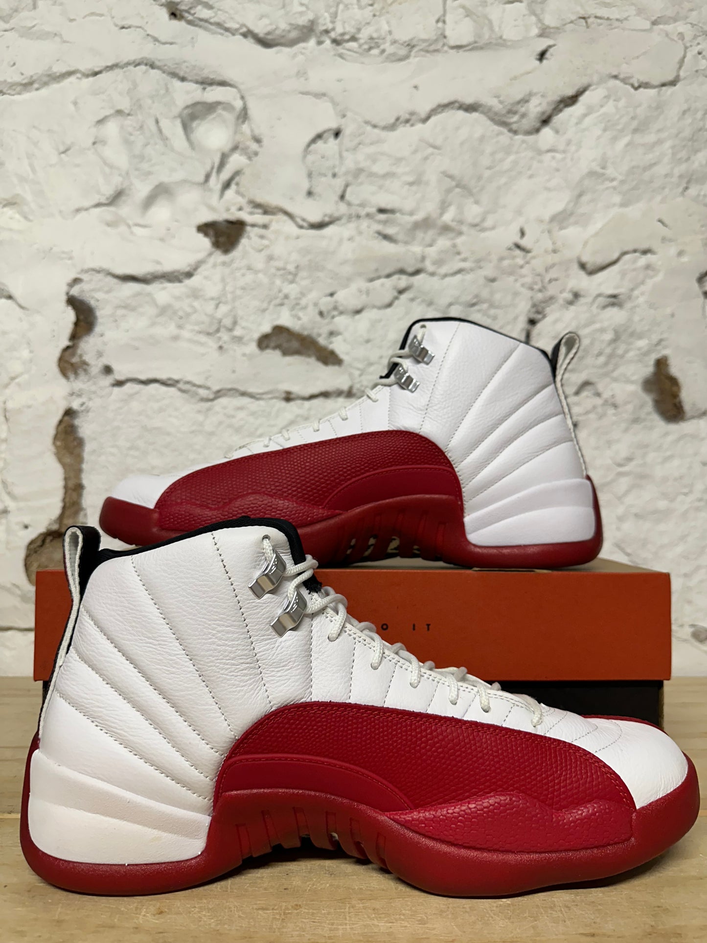 Air Jordan 12 Cherry Sz 13