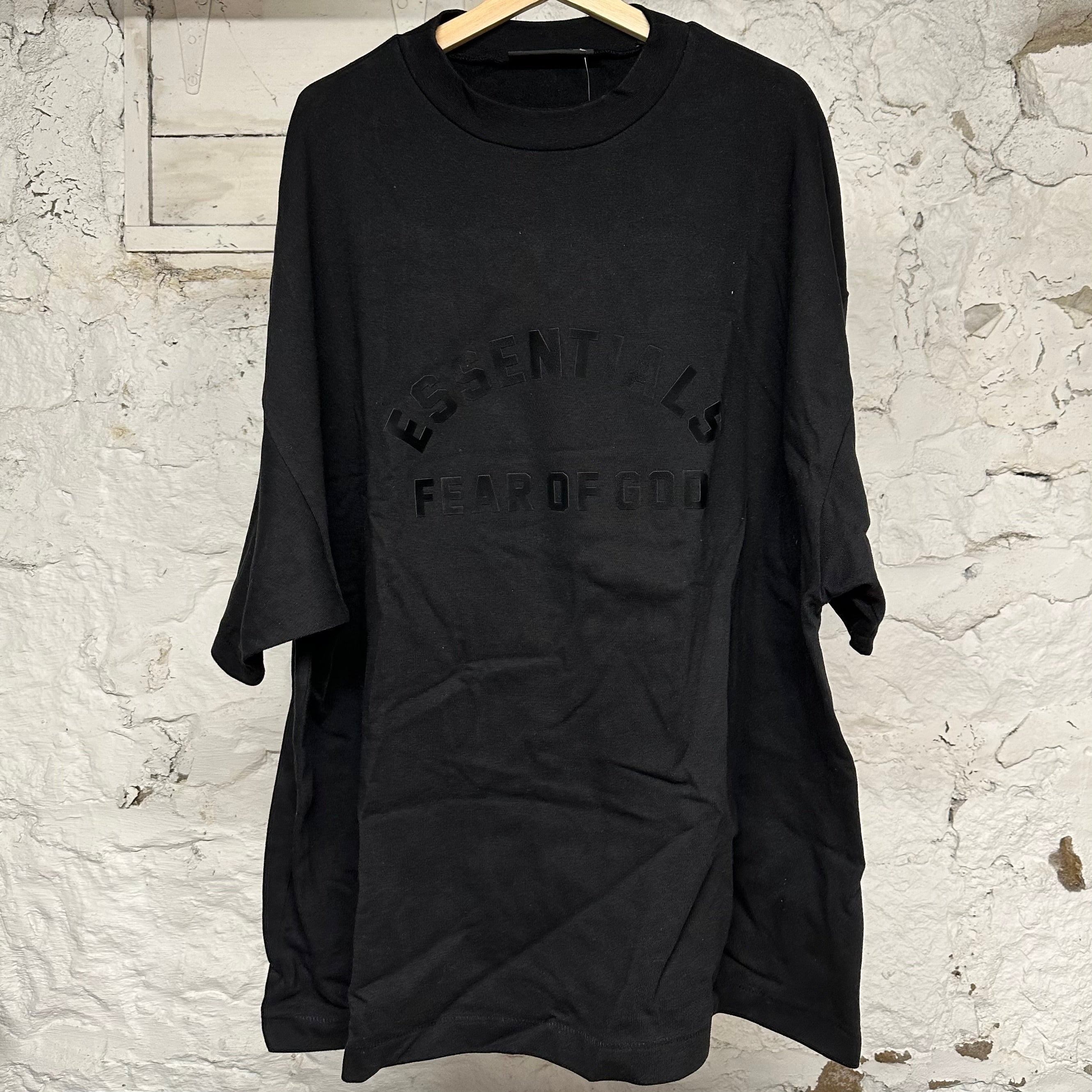 Fear of God Essentials Black Felt Chest Logo T-Shirt Sz L