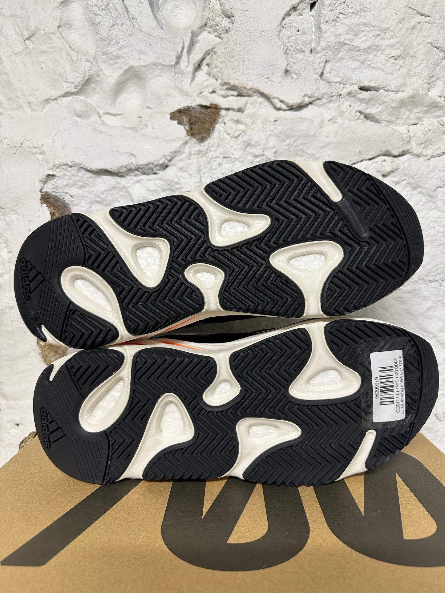 Yeezy 700 Wave Runner Sz 11
