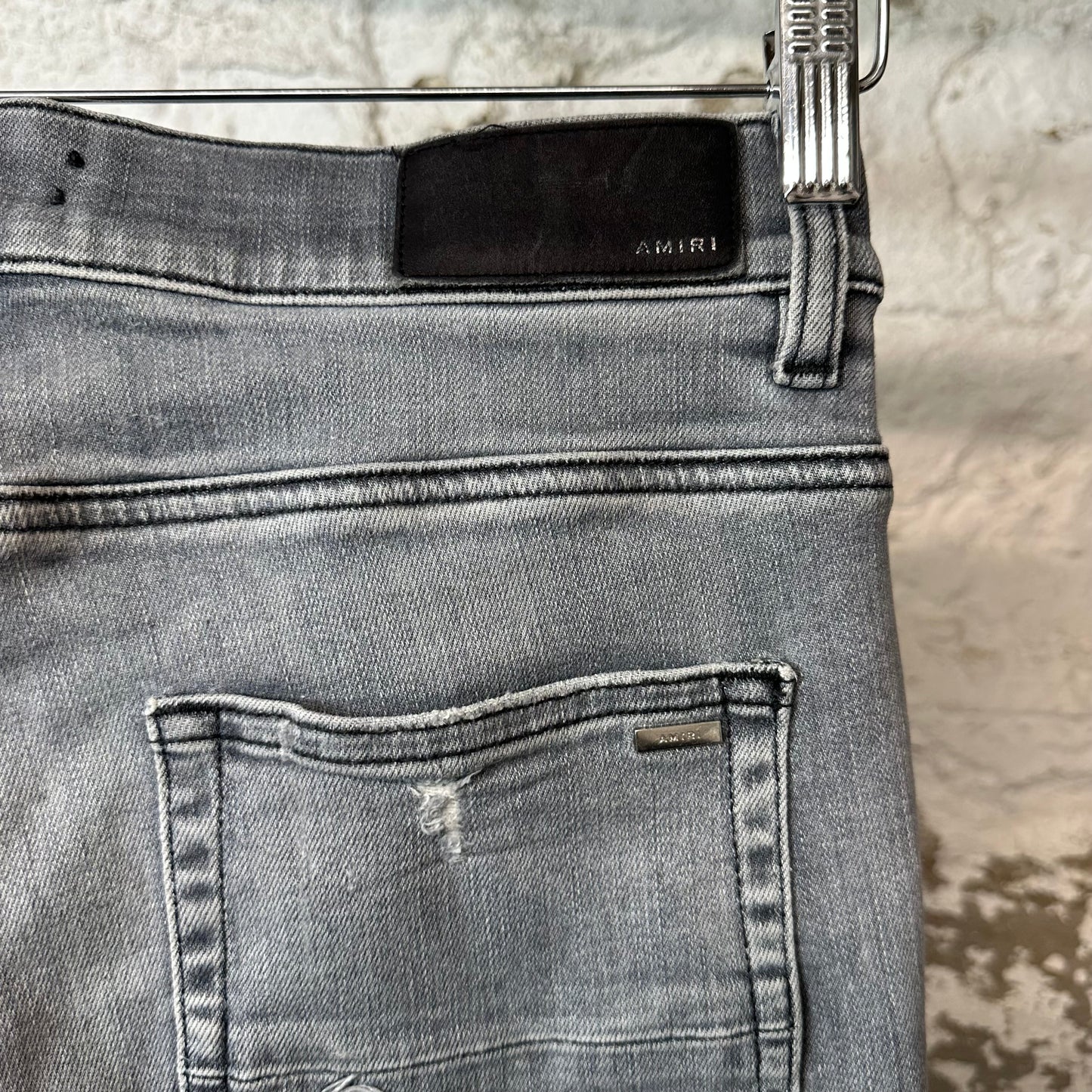 Amiri Knee Rip Shotgun Gray Denim Jeans Sz 33