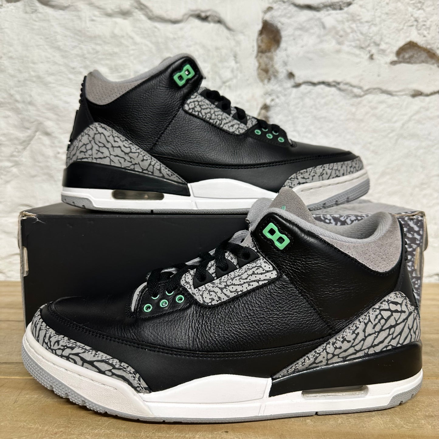 Air Jordan 3 Green Glow Sz 10.5