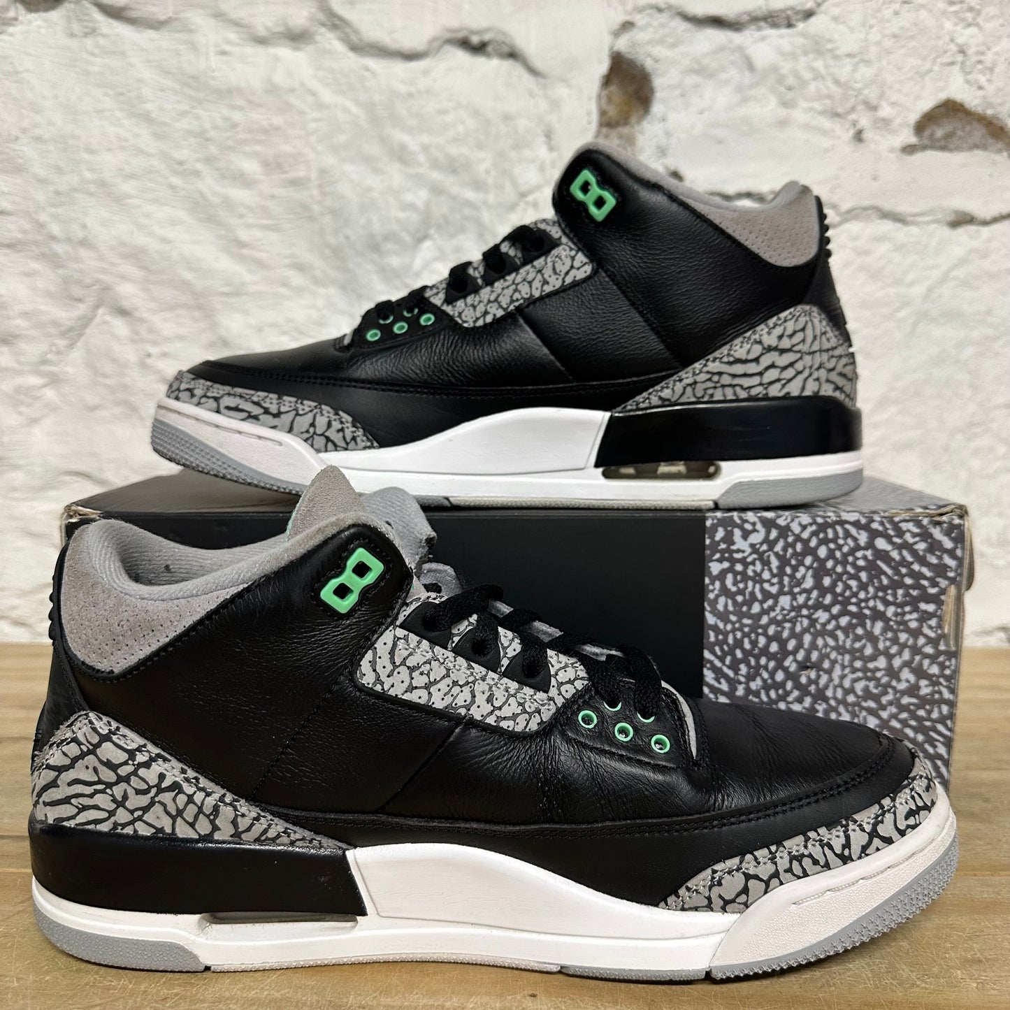 Air Jordan 3 Green Glow Sz 10.5