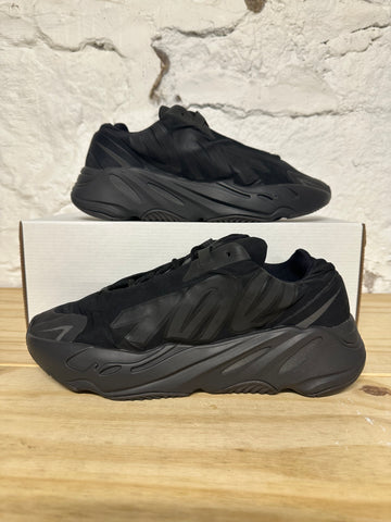 Yeezy 700 MNVN Triple Black Sz 9.5