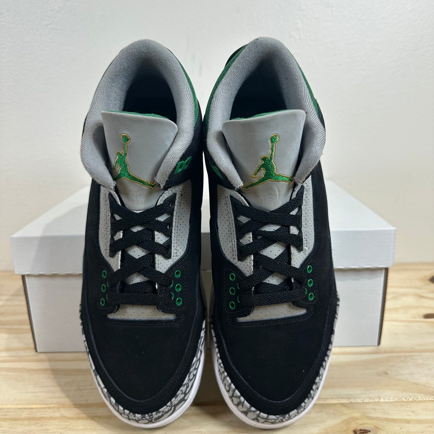 Air Jordan 3 Pine Green Sz 8.5