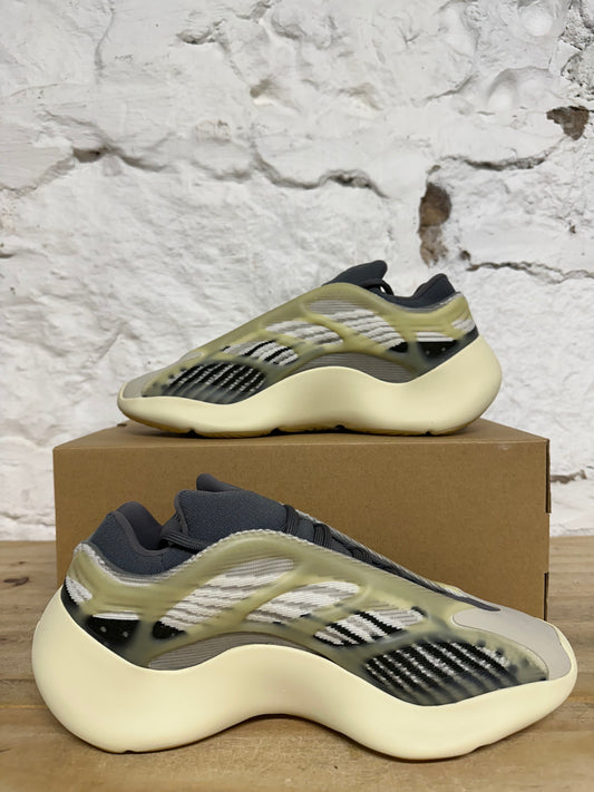 Yeezy 700 Faded Salt Sz 8