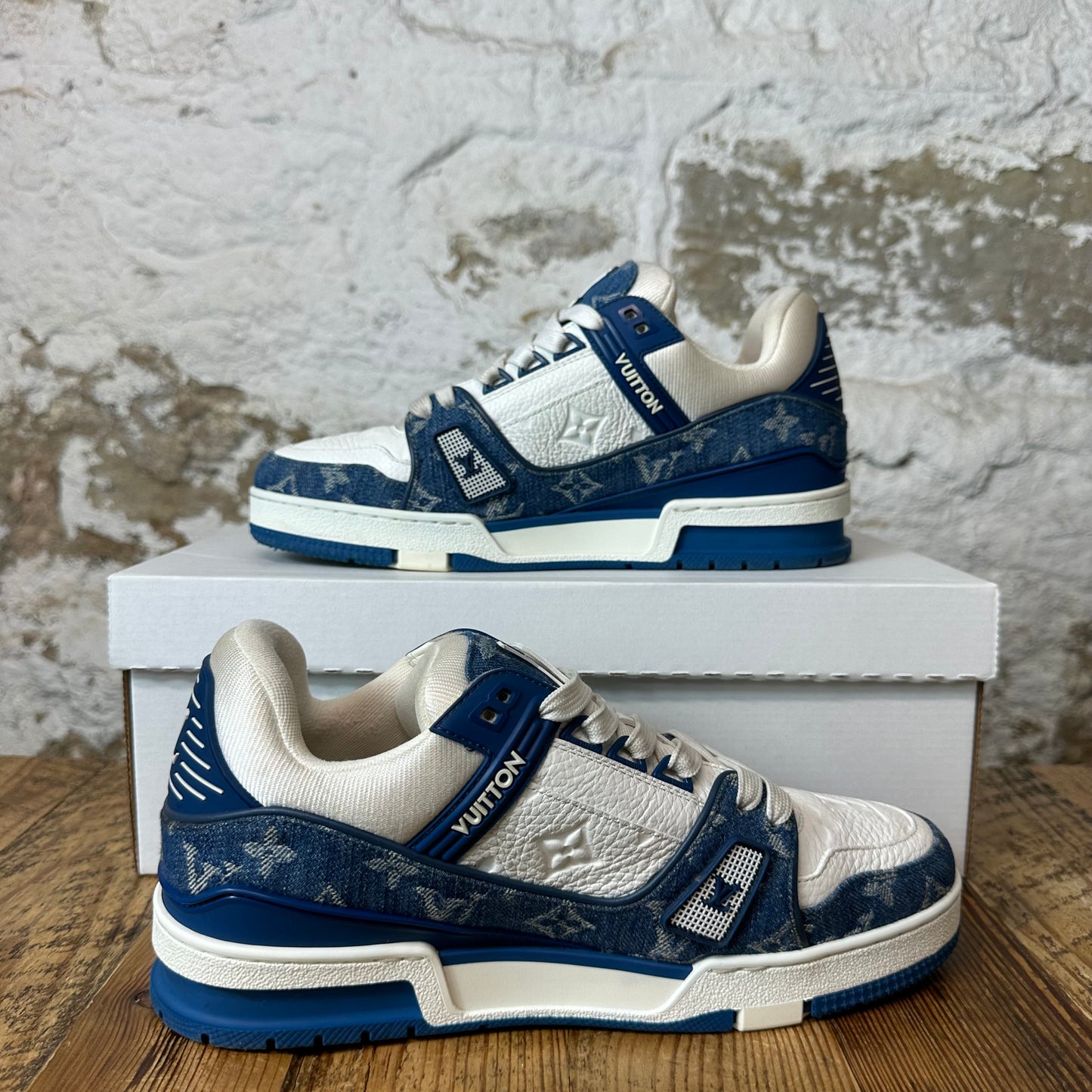 Louis Vuitton Blue Monogram White Trainer Sneaker Sz 7.5 (6LV)