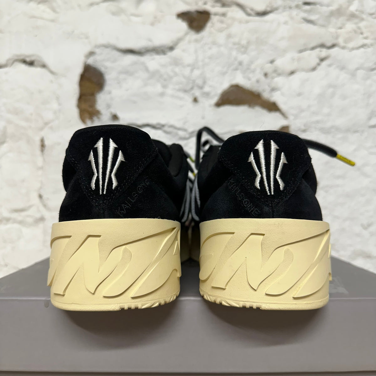 Anta Kai Hela Black Sz 9.5