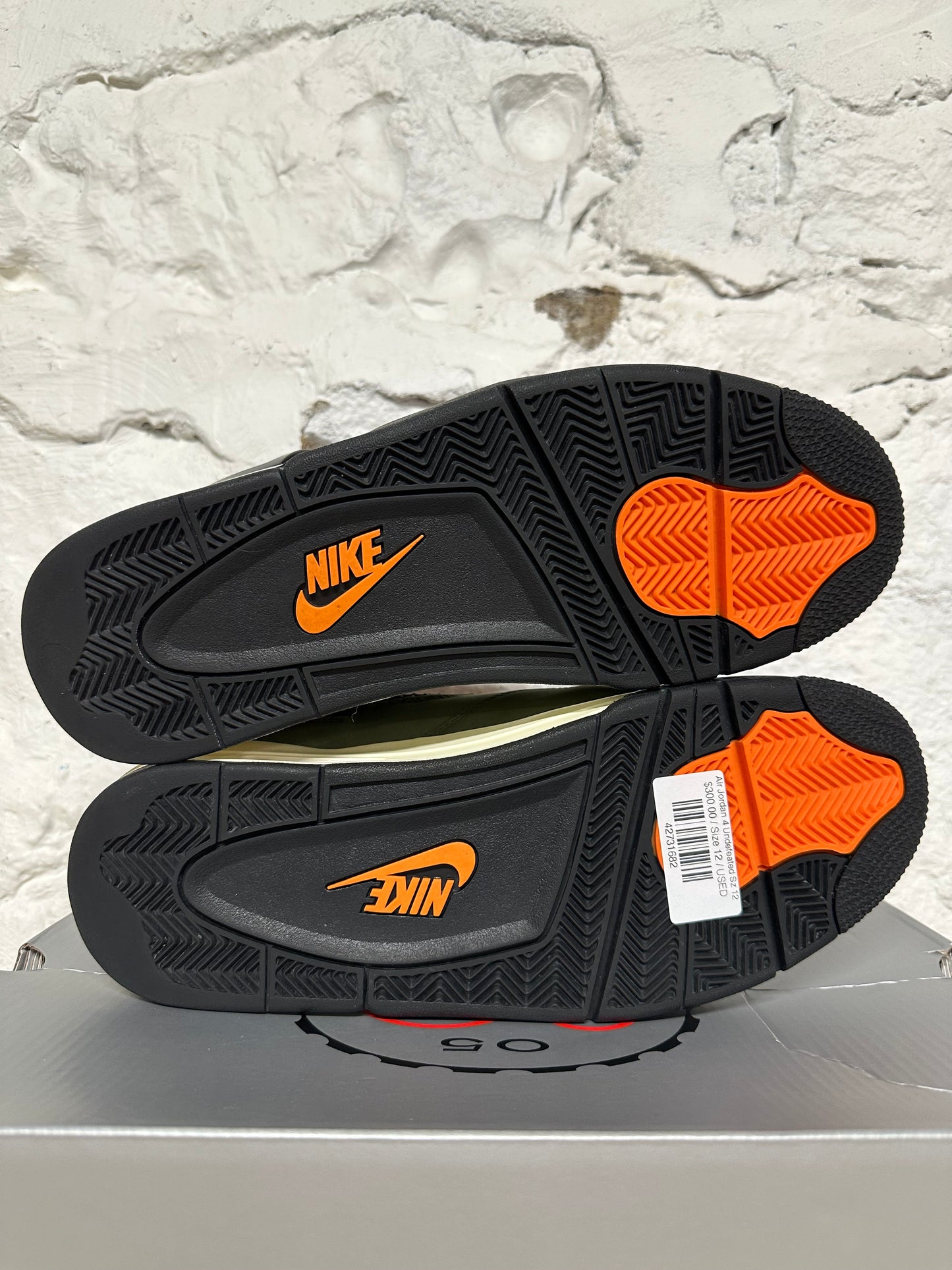 Air Jordan 4 Undefeated Sz 12