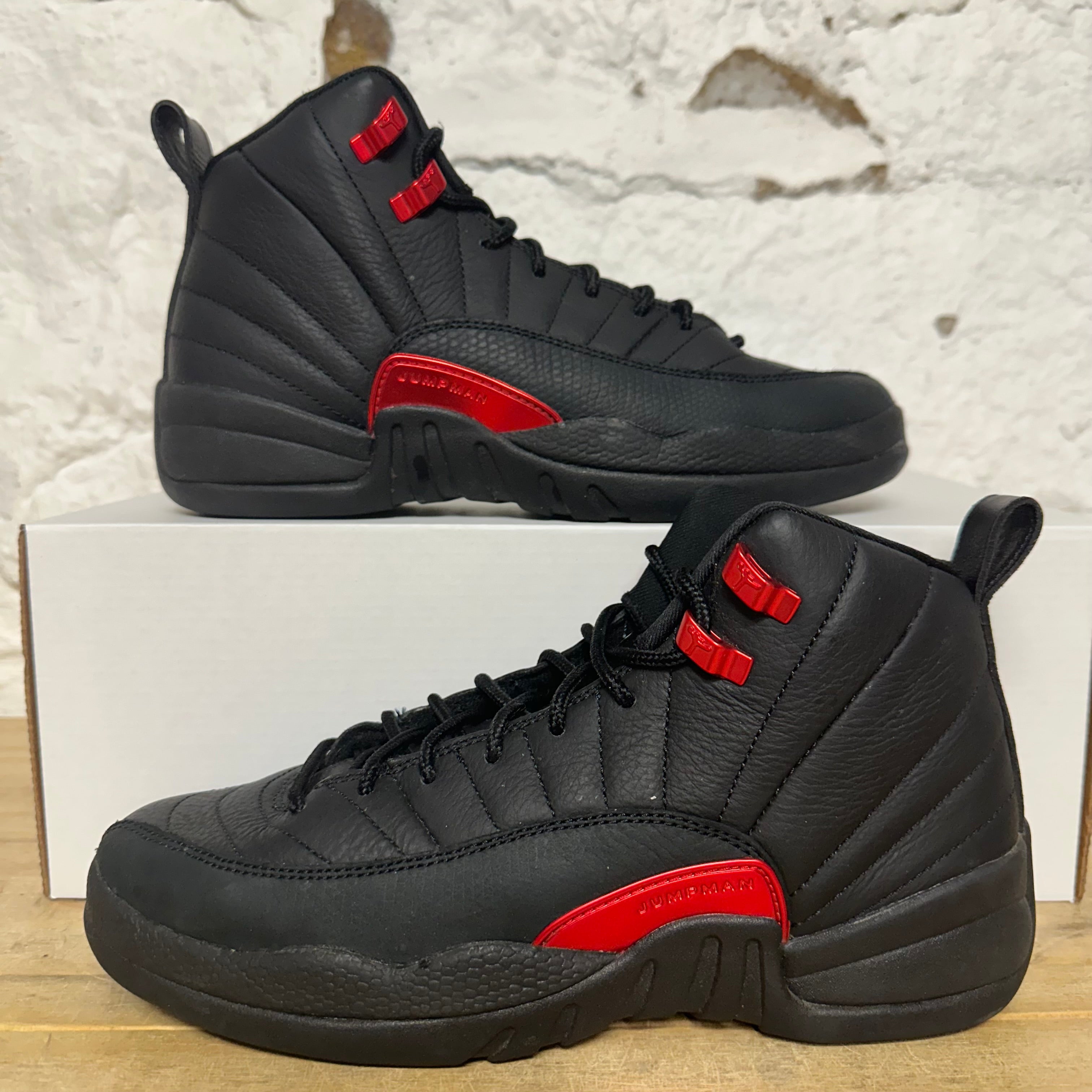 Air Jordan 12 Bloodline Sz 6Y