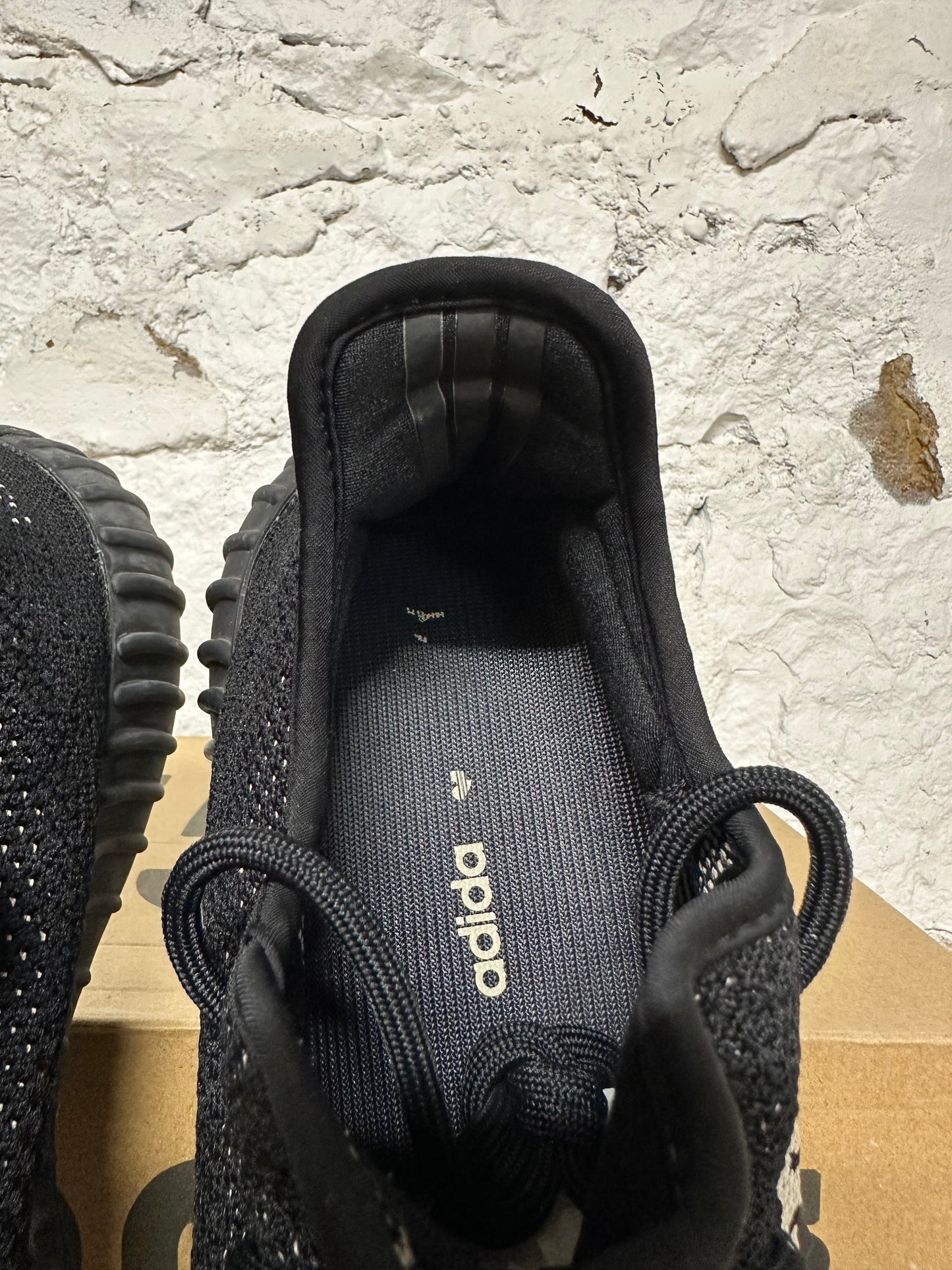 Yeezy 350 Oreo Sz 10.5