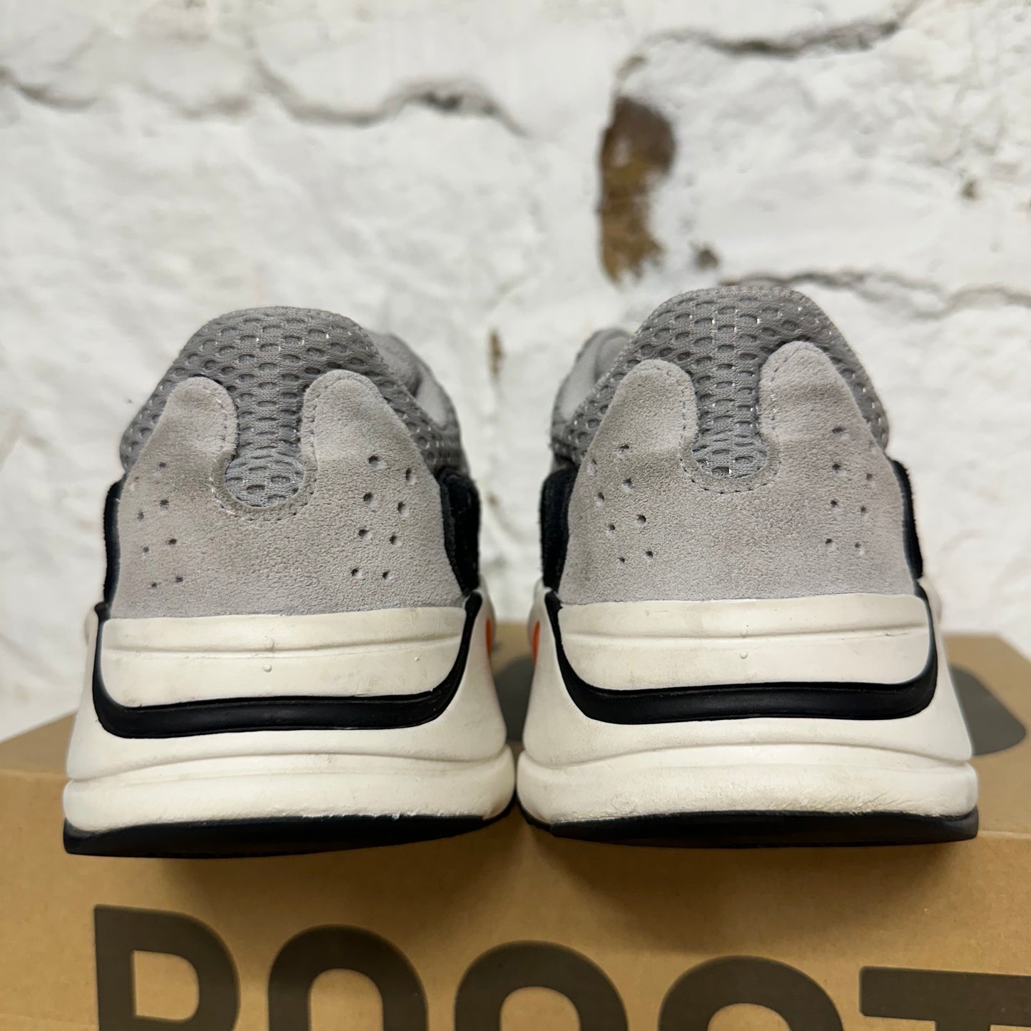 Yeezy 700 Wave Runner Sz 8