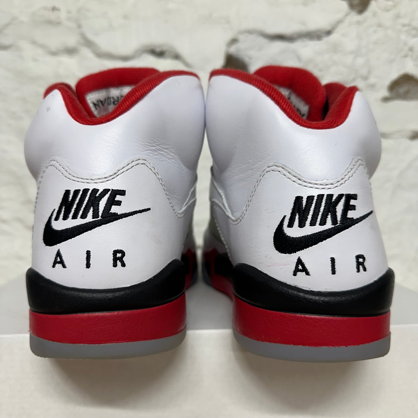 Air Jordan 5 Fire Red Black Tongue (2025) Sz 8.5