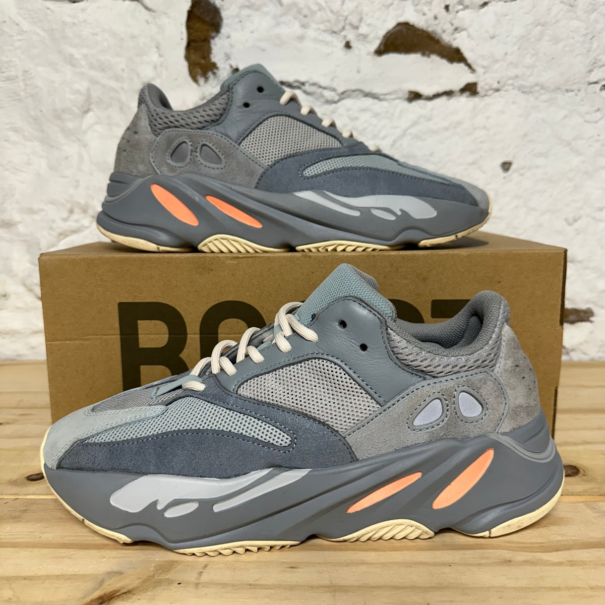 Yeezy 700 Inertia Sz 9.5