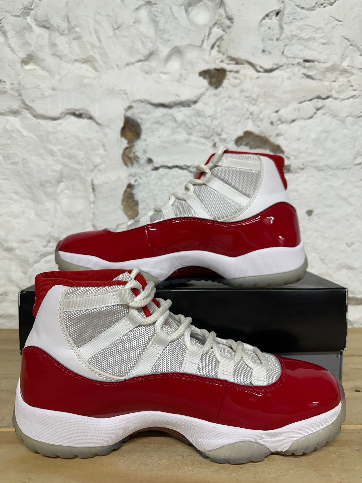 Air Jordan 11 High Cherry Sz 9