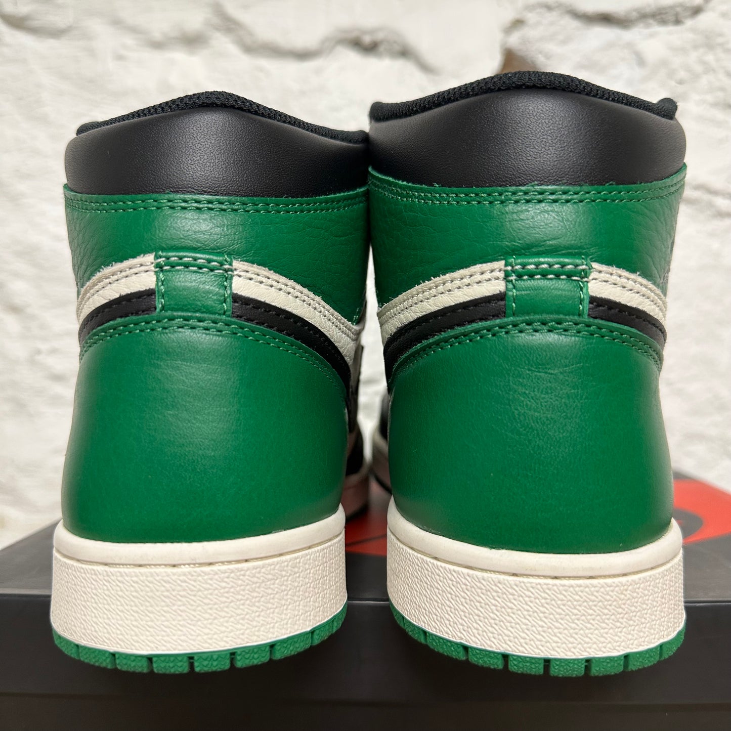 Air Jordan 1 High Pine Green Sz 9.5