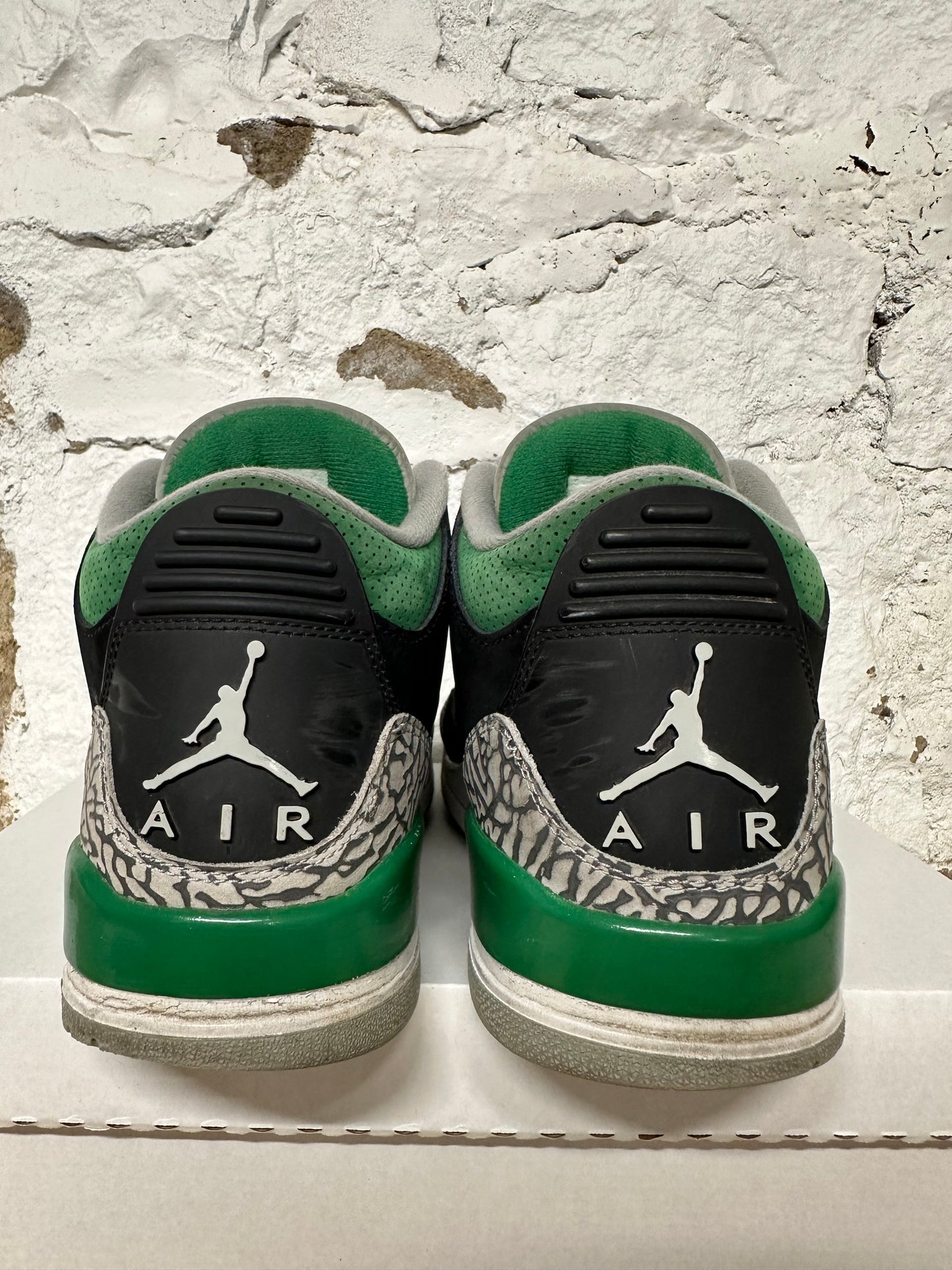 Air Jordan 3 Pine Green Sz 10