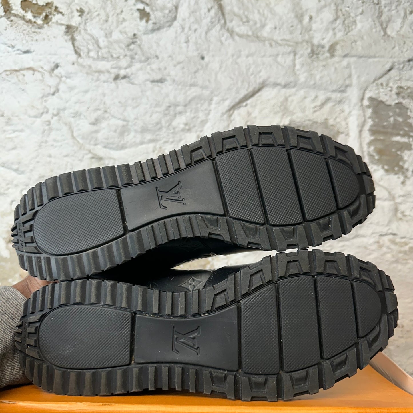 Louis Vuitton Grey 3M Monogram Black Runaway Sneaker Sz 10 (8.5LV)