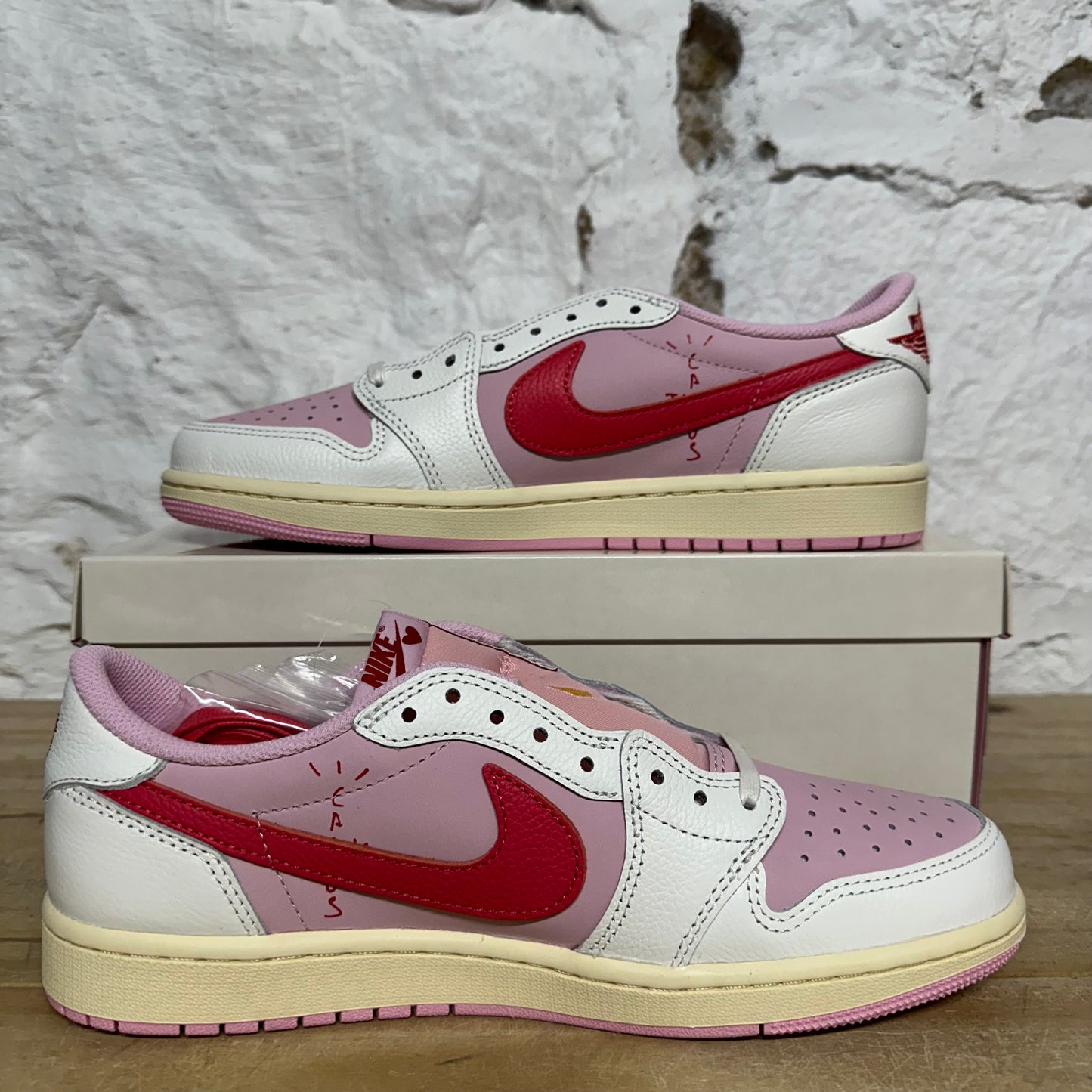 Air Jordan 1 Low Travis Scott Tropical Pink Sz 9 DS