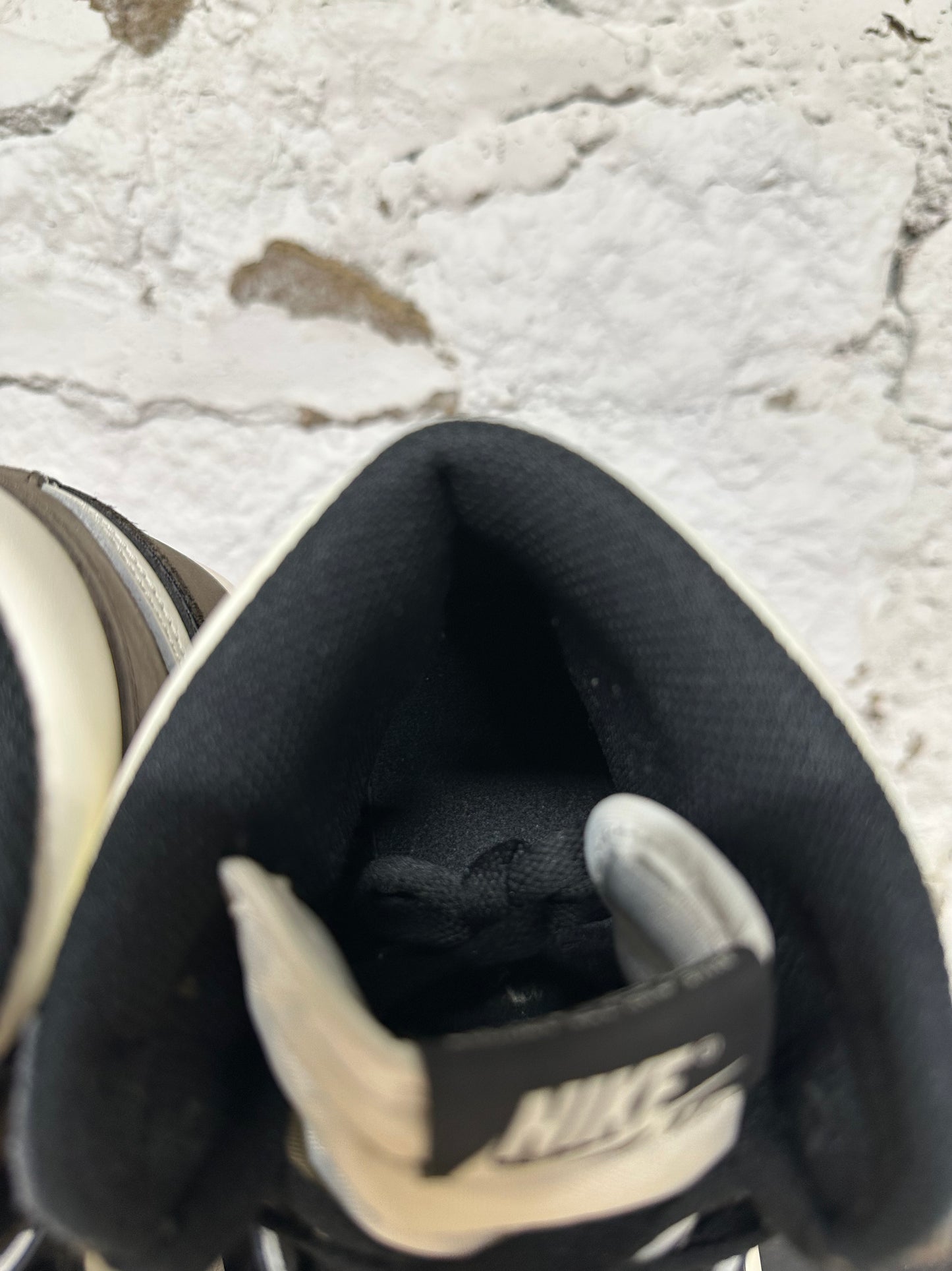 Air Jordan 1 High Mocha Sz 8