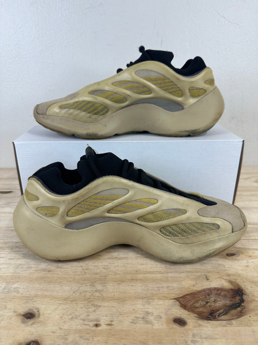 Yeezy 700 V3 Safflower Sz 11
