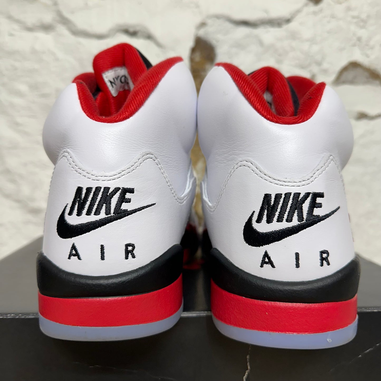 Air Jordan 5 Fire Red Black Tongue (2025) Sz 9