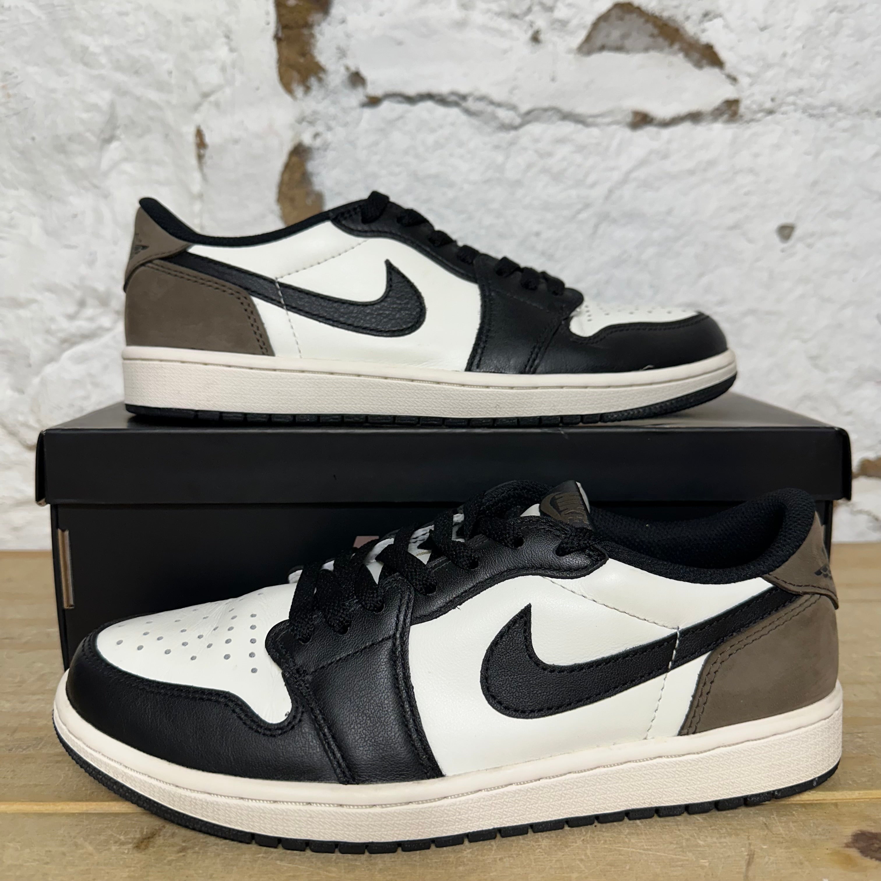 Air Jordan 1 Low Mocha Sz 8.5