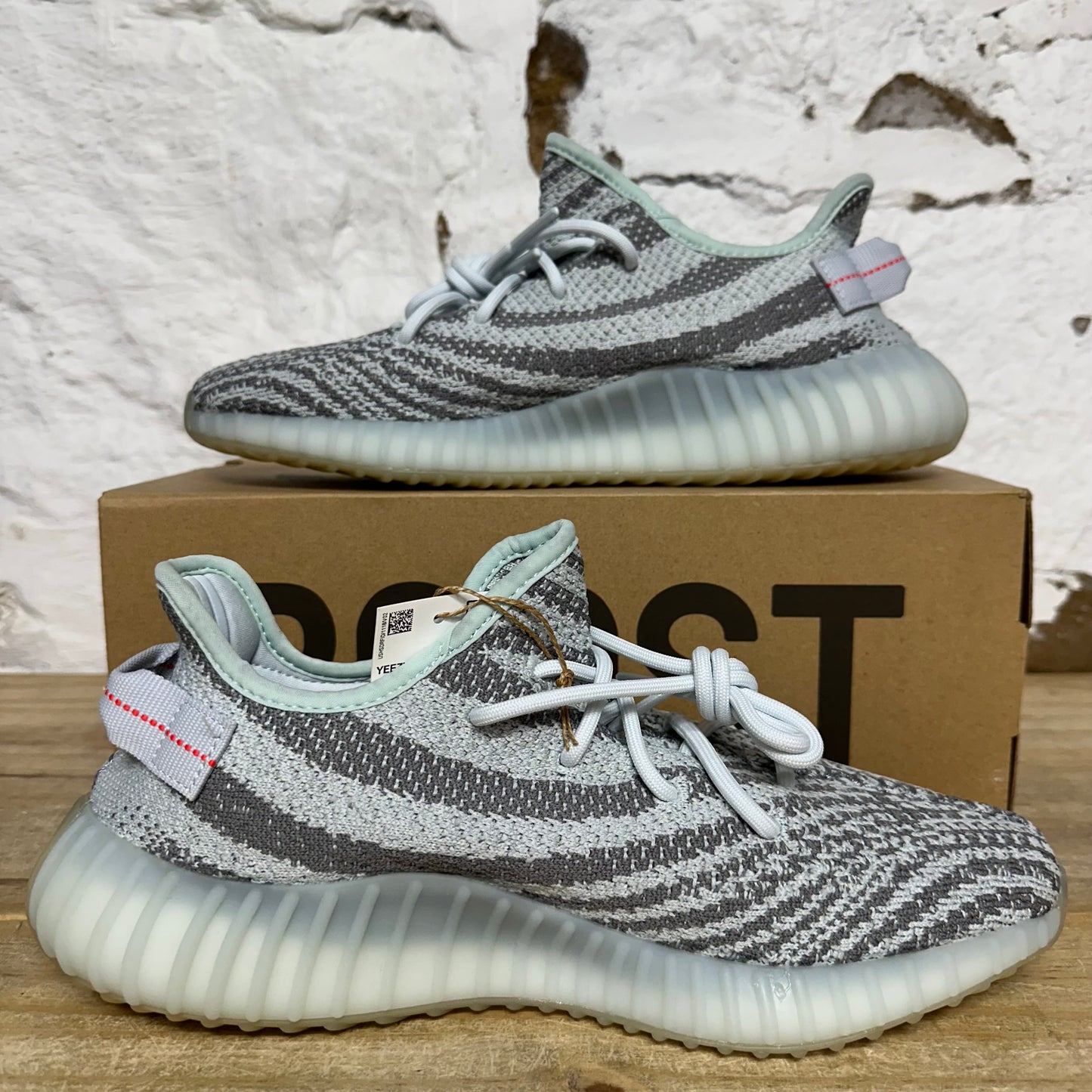 Yeezy 350 V2 Blue Tint Sz 10.5 DS