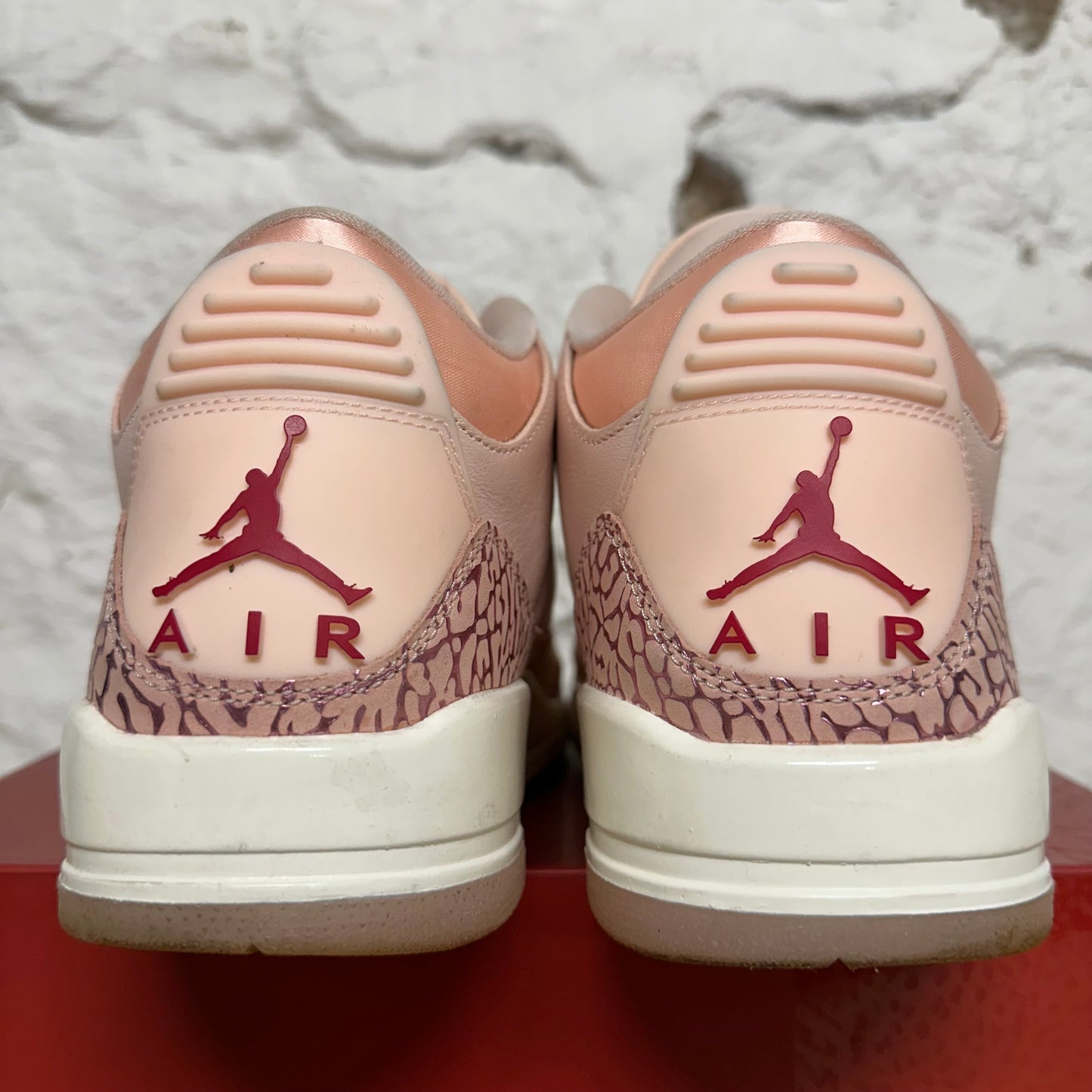 Air Jordan 3 Valentines Day Sz 10.5 (12W)