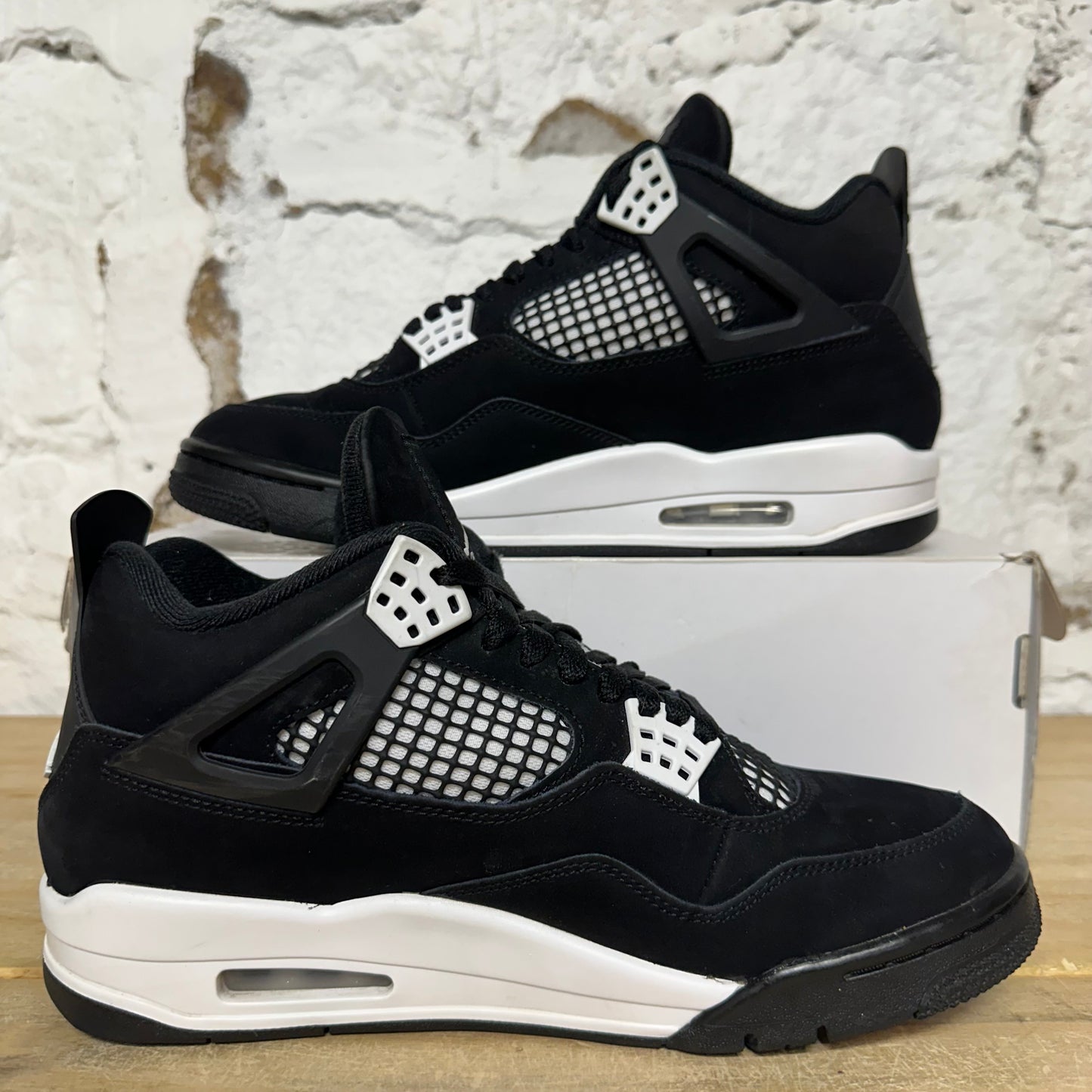 Air Jordan 4 White Thunder Sz 9