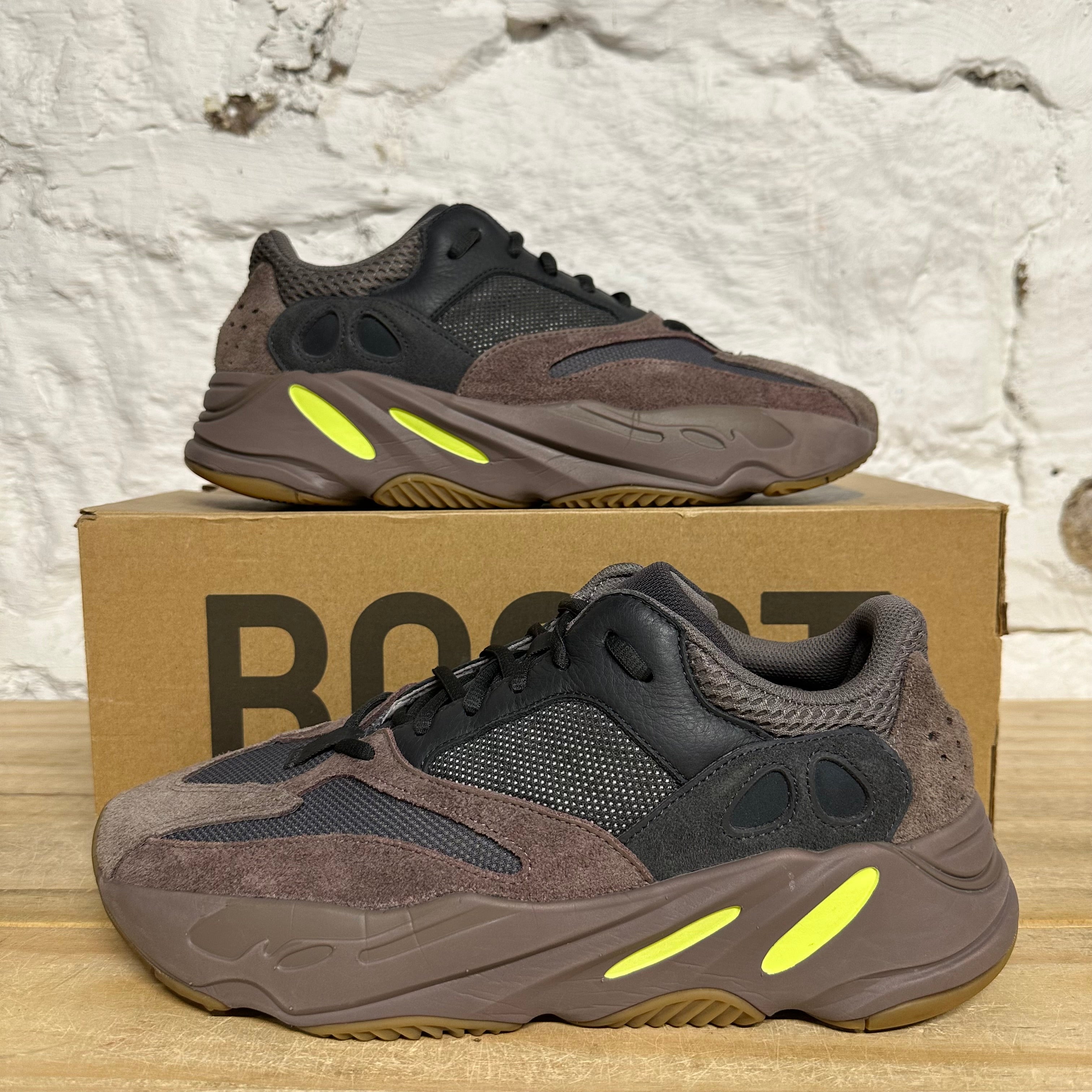 Yeezy 700 Mauve Sz 10.5