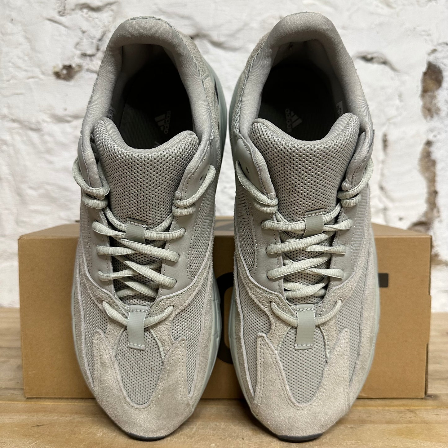 Yeezy 700 Salt Sz 11