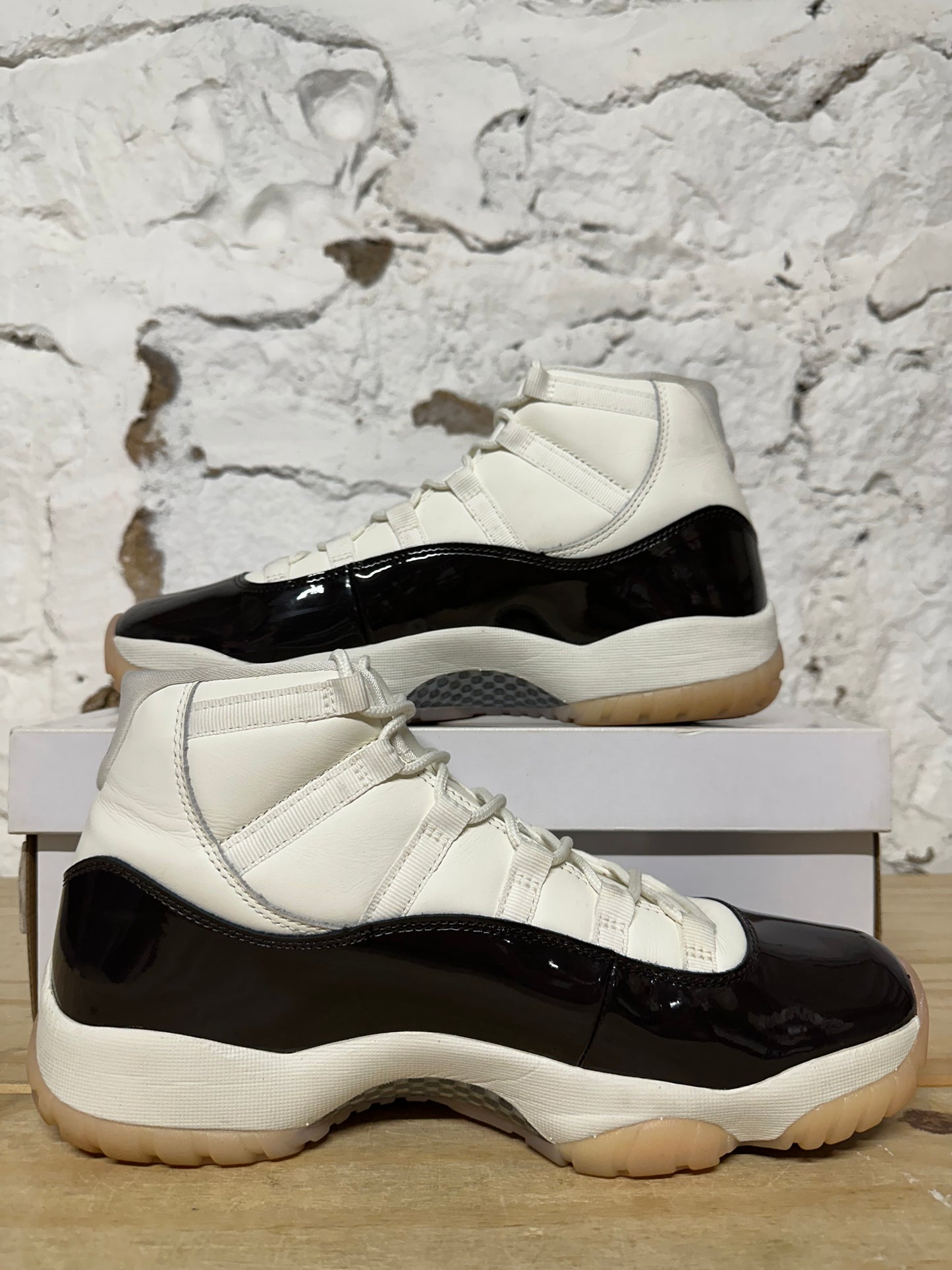 Air Jordan 11 High Neopolitan Sz 10 (11.5W)
