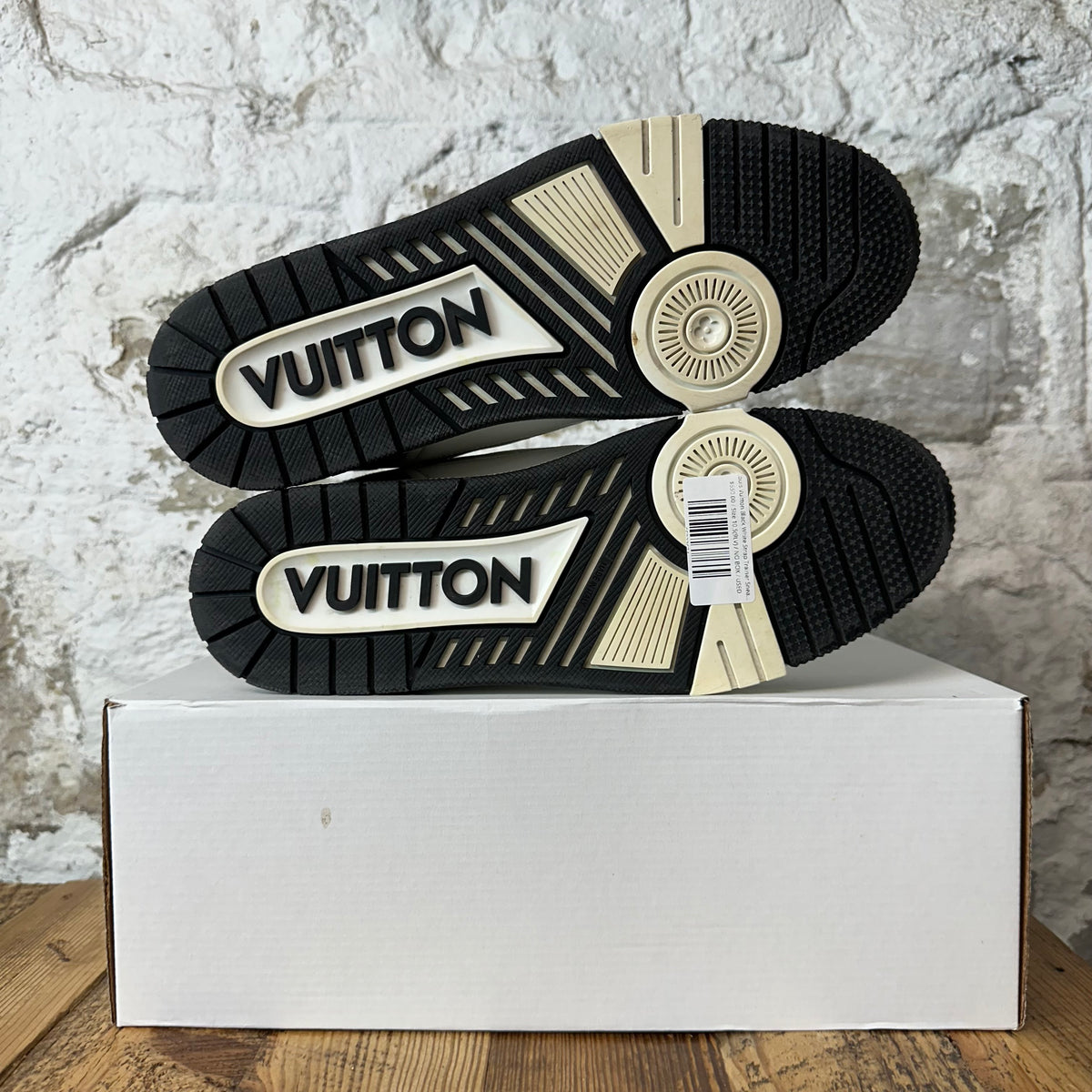 Louis Vuitton Black White Strap Trainer Sneaker Sz 10.5 (9LV)