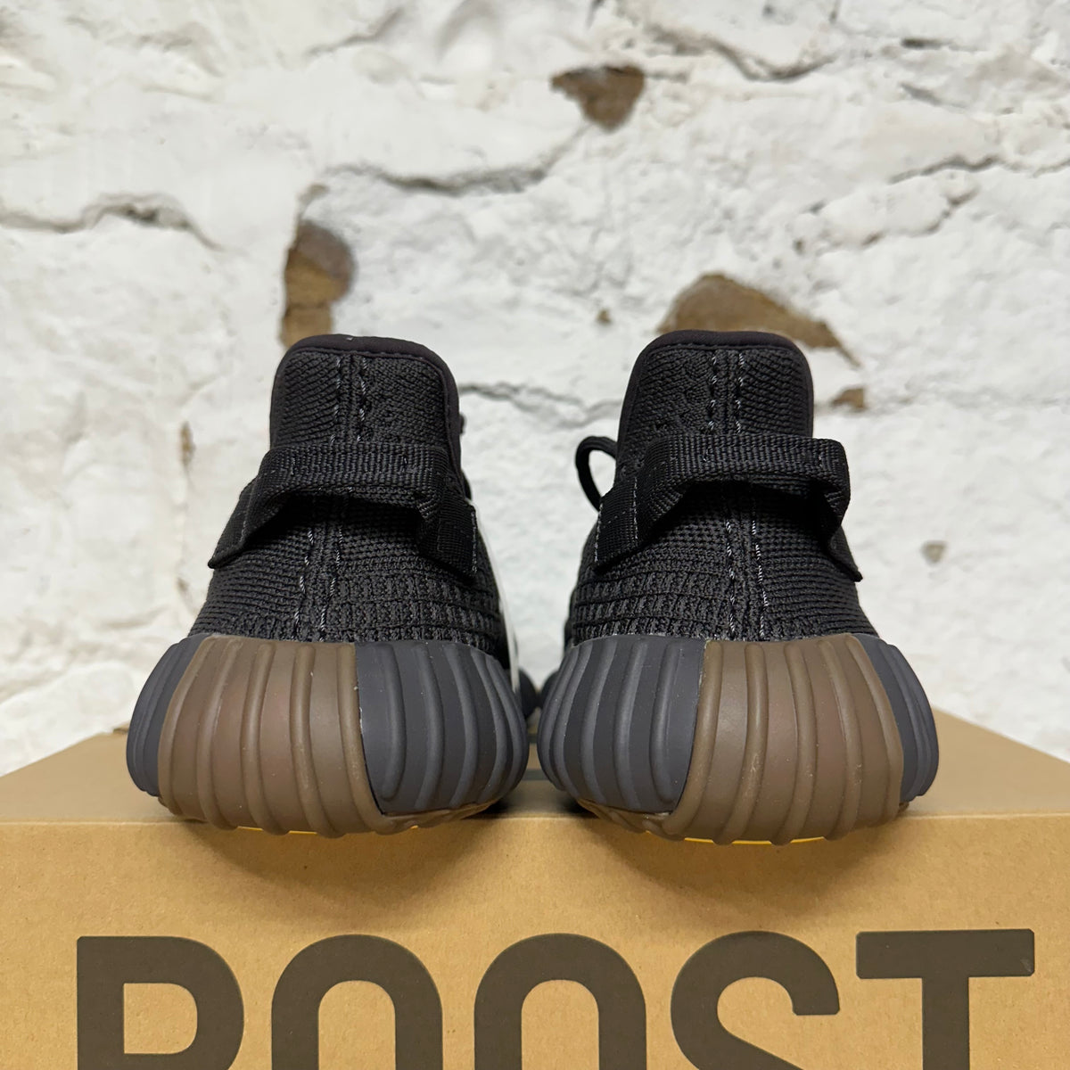 Yeezy 350 V2 Cinder Sz 10 DS