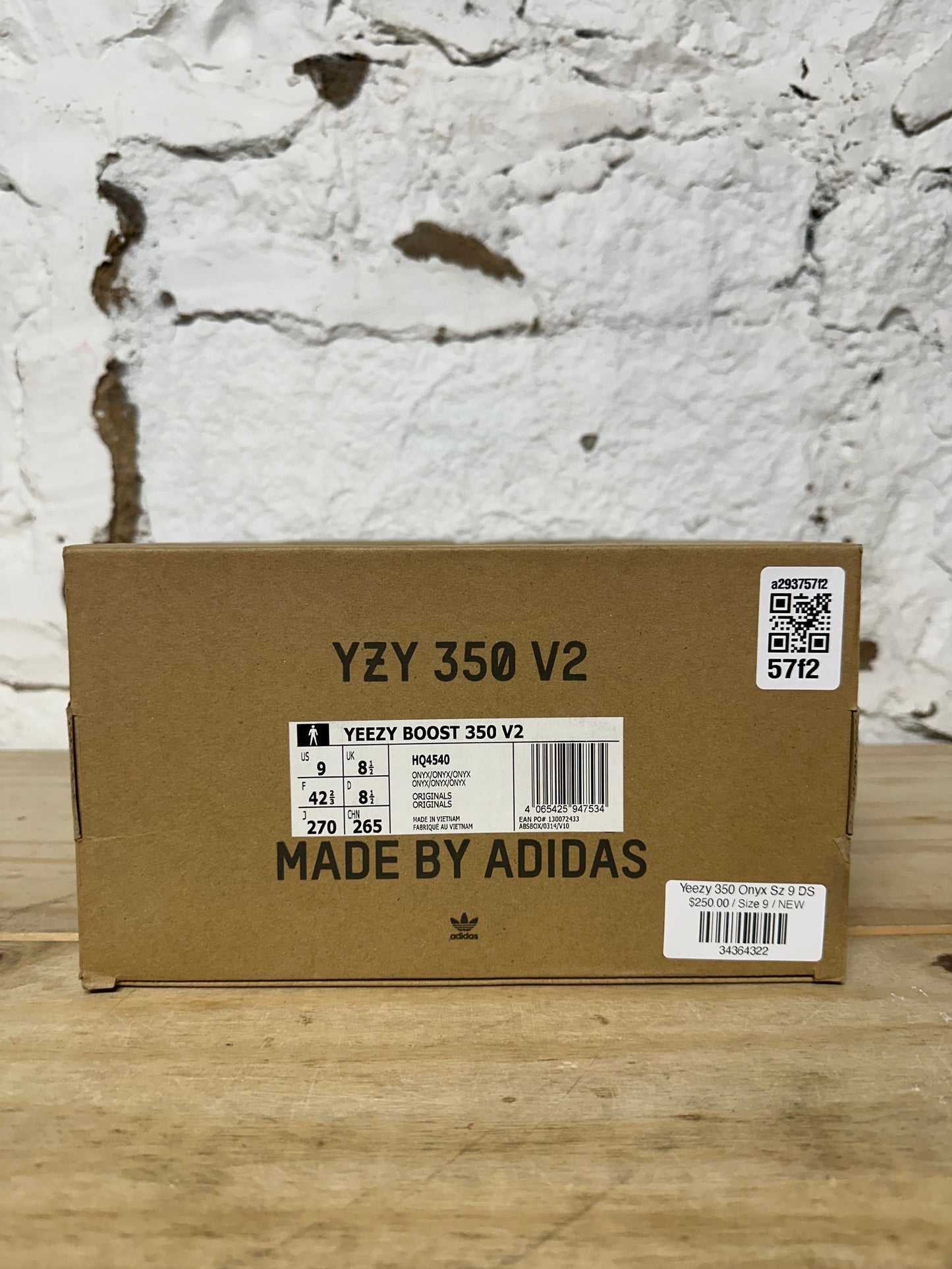 Yeezy 350 Onyx Sz 9 DS