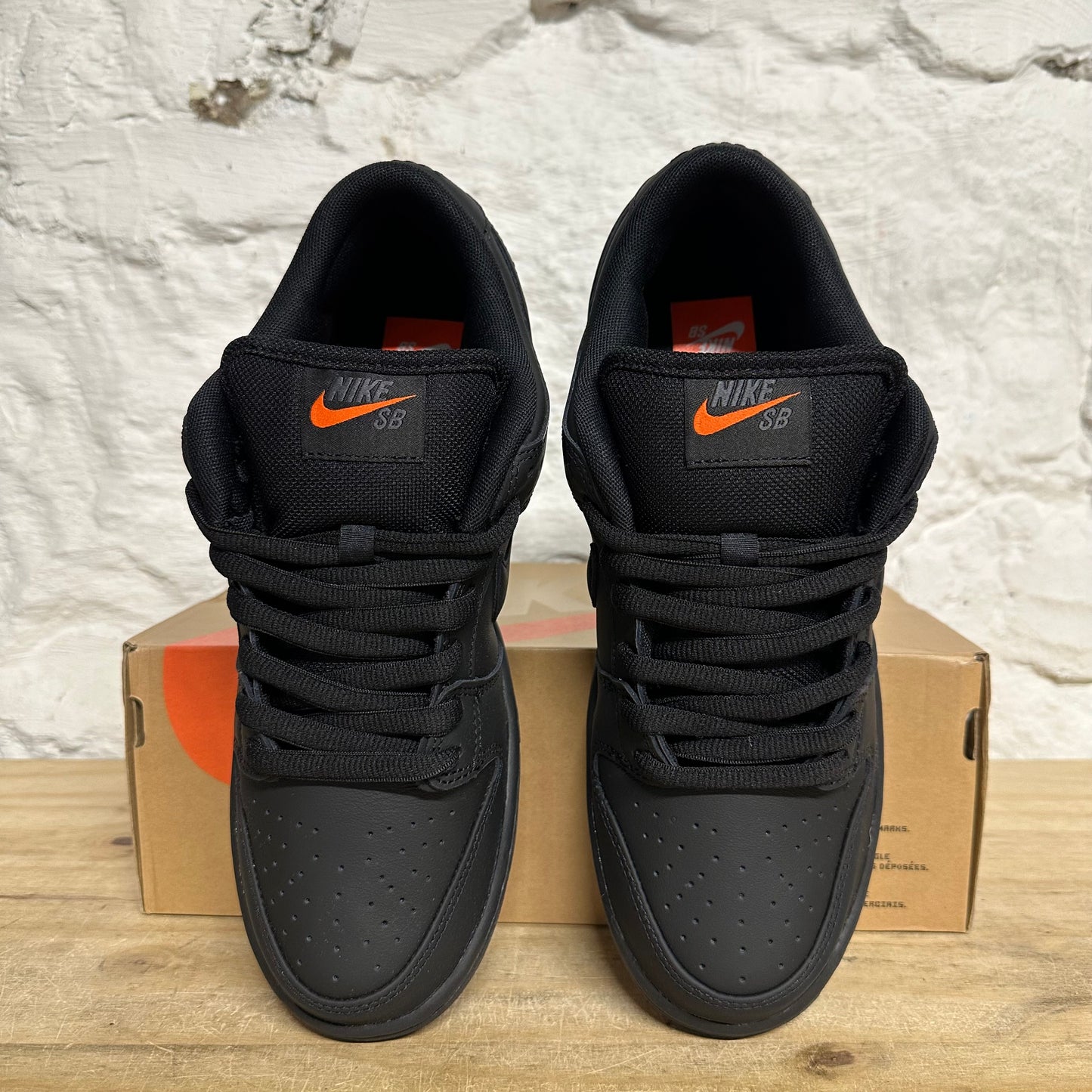 Nike SB Dunk Low Triple Black Sz 9 DS