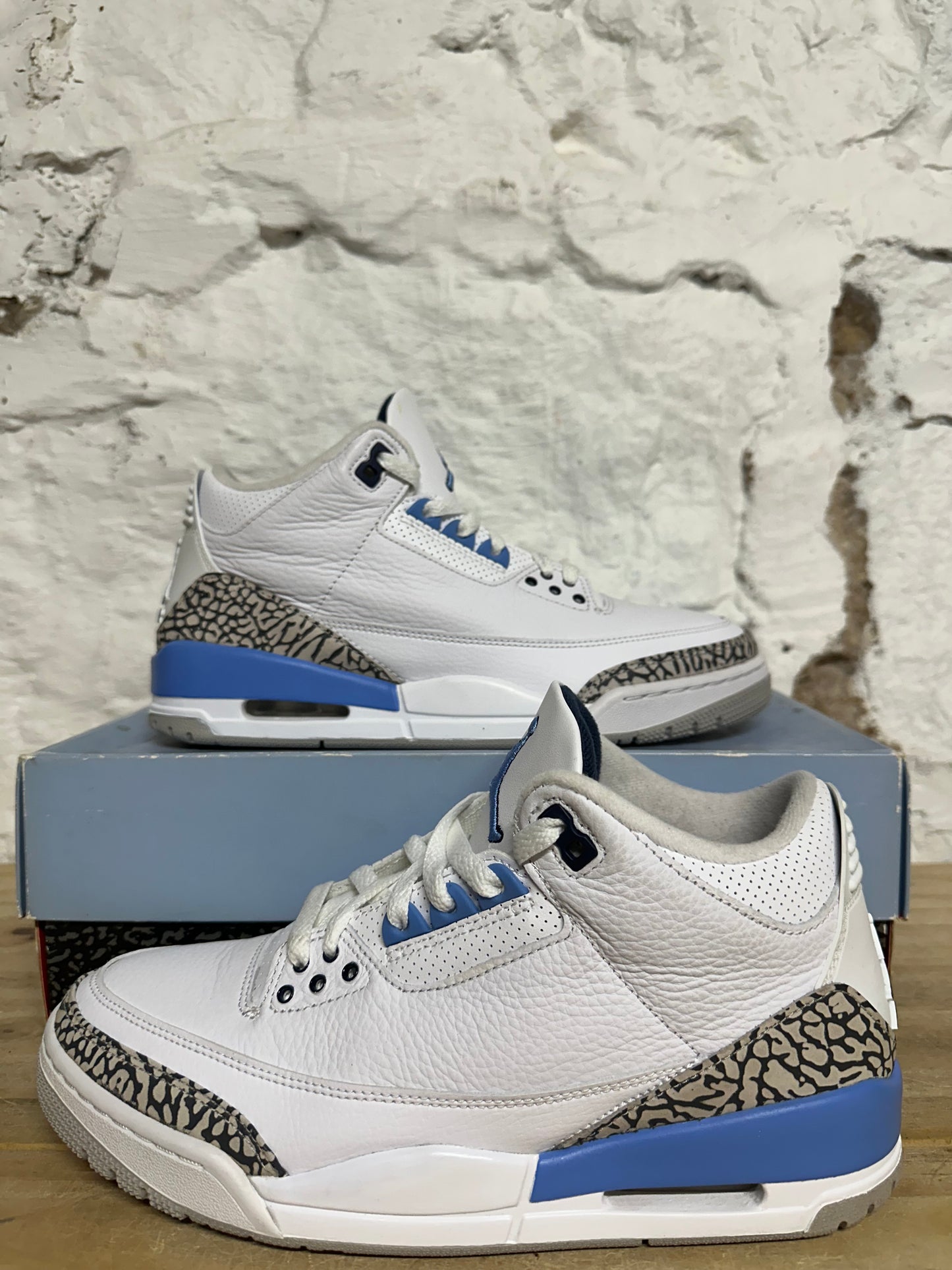 Air Jordan 3 UNC Sz 9