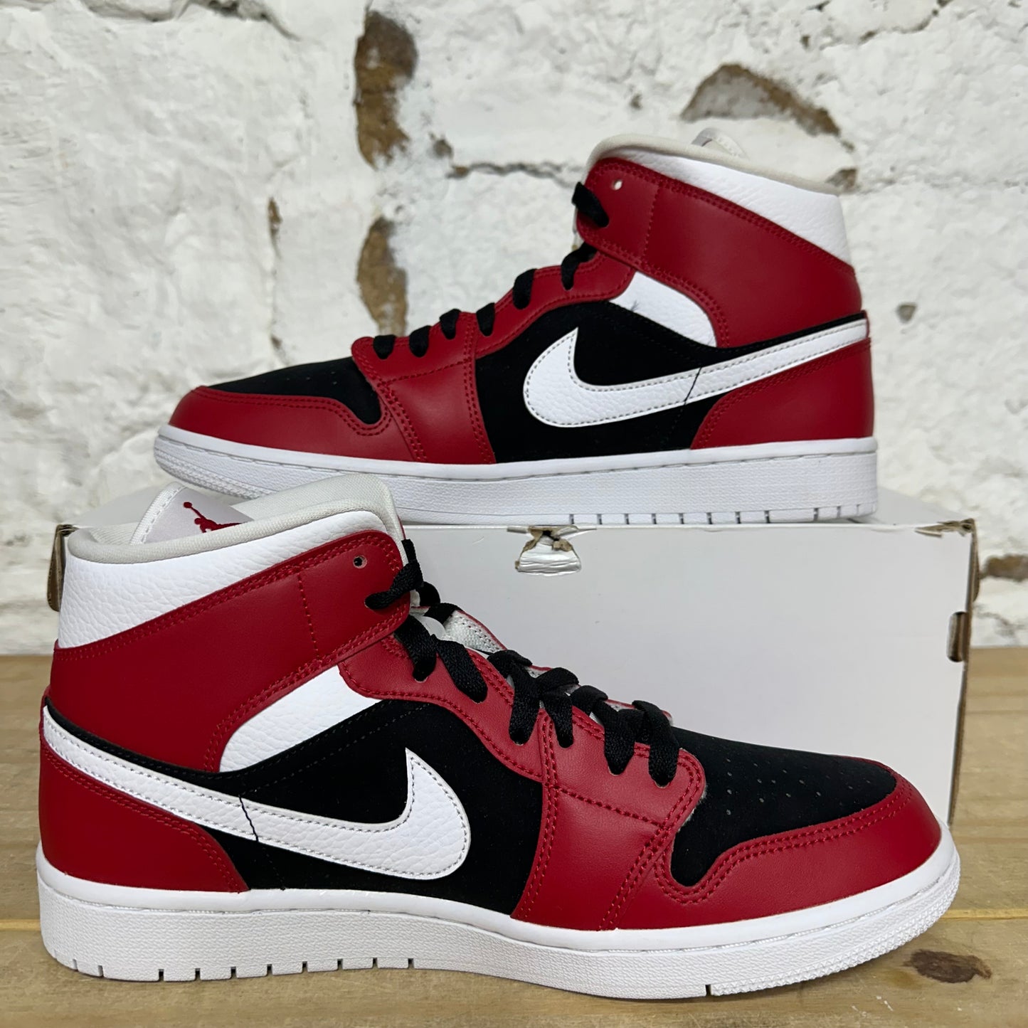 Air Jordan 1 Mid Gym Red Black 9.5 (11W) DS