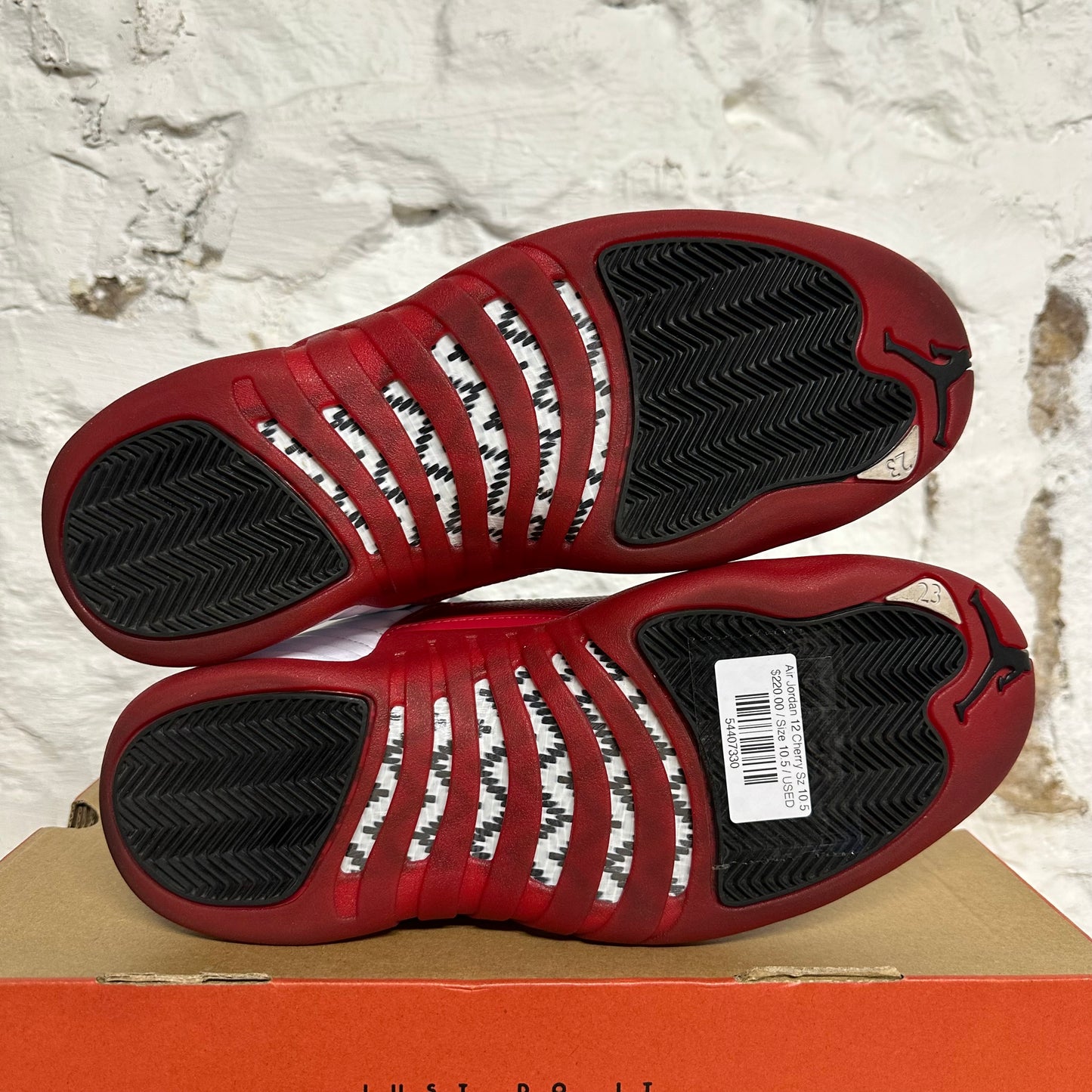 Air Jordan 12 Cherry Sz 10.5