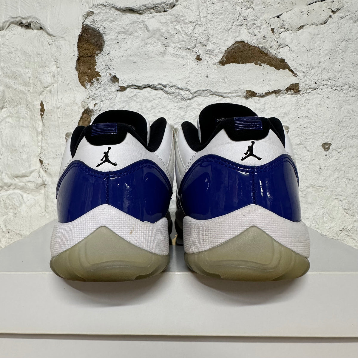 Air Jordan 11 Low White Concord Sz 5.5 (7W)