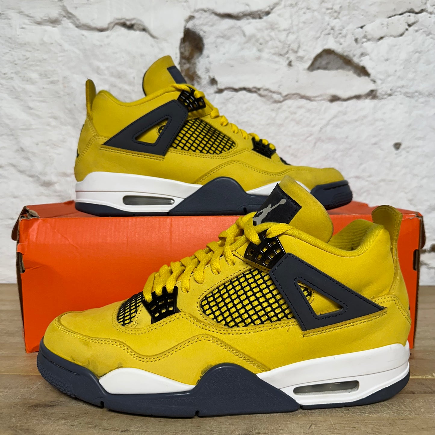 Air Jordan 4 Lightning (2021) Sz 10