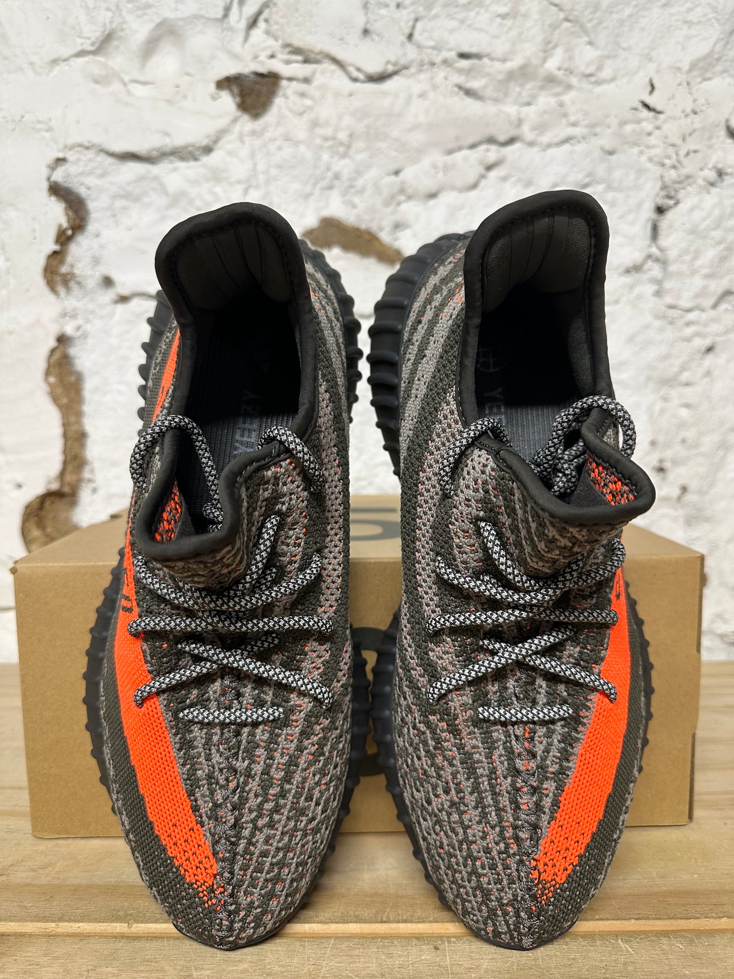 Yeezy 350 Carbon Beluga Sz 8.5 DS