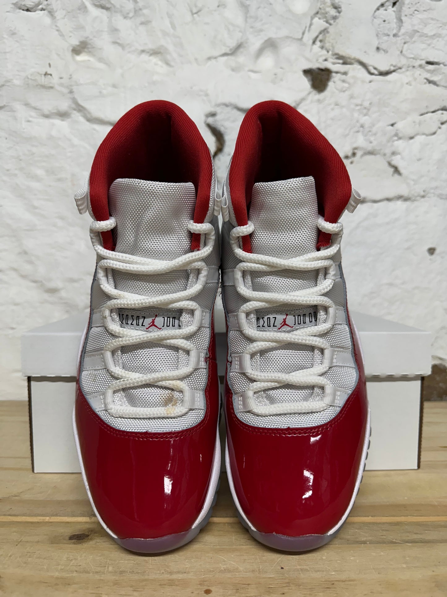 Air Jordan 11 Cherry Sz 9.5