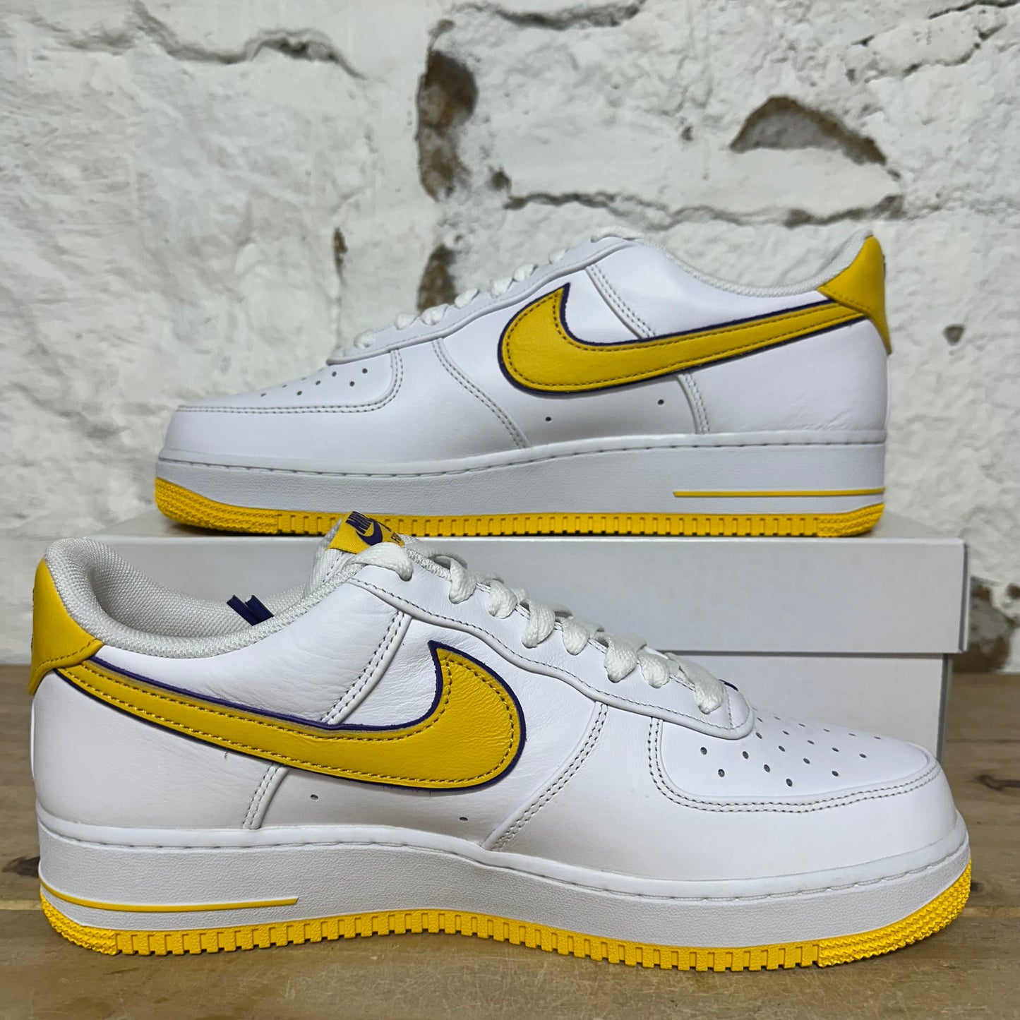 Nike Air Force 1 Low Kobe Lakers Home Sz 11 DS