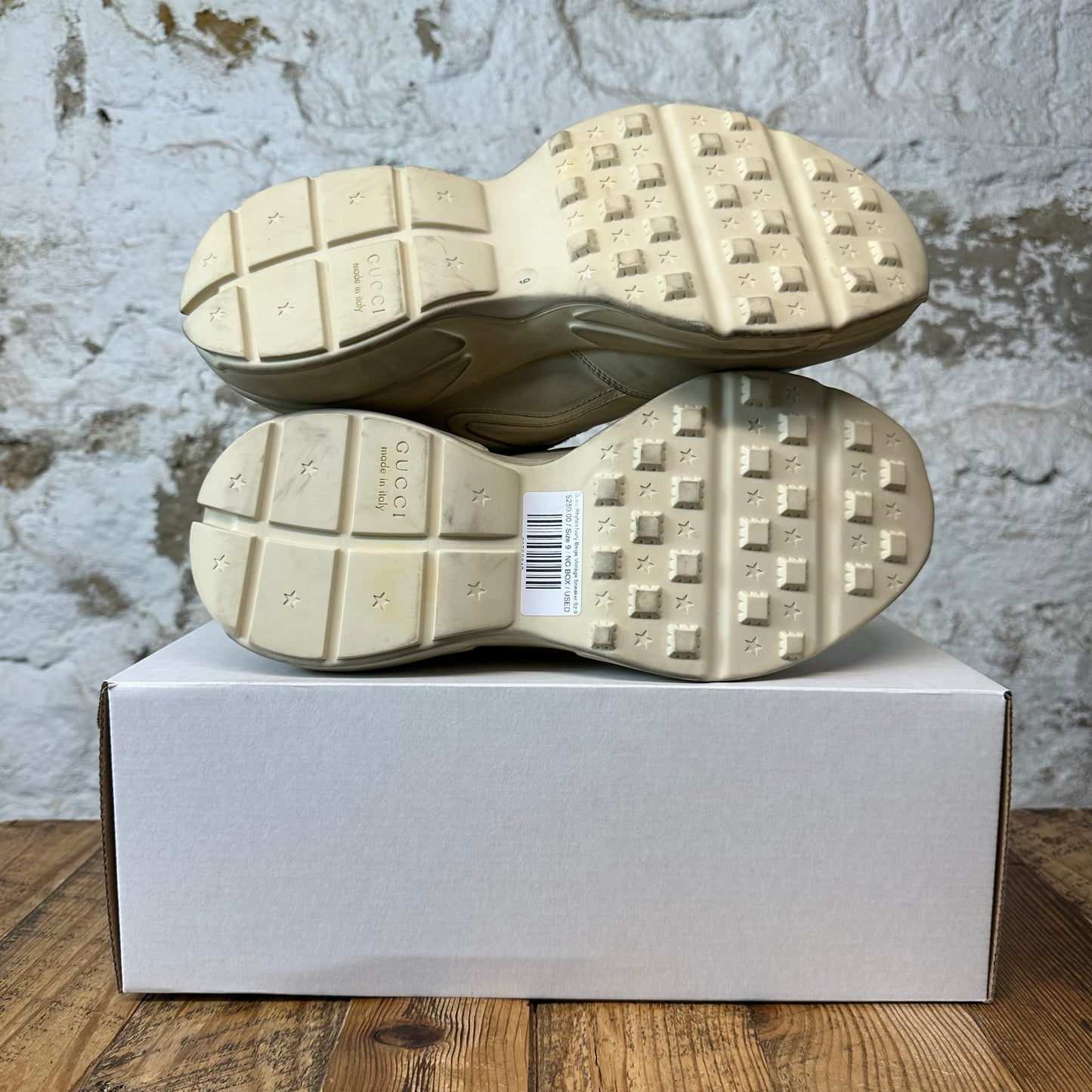 Gucci Rhyton Ivory Beige Vintage Sneaker Sz 9