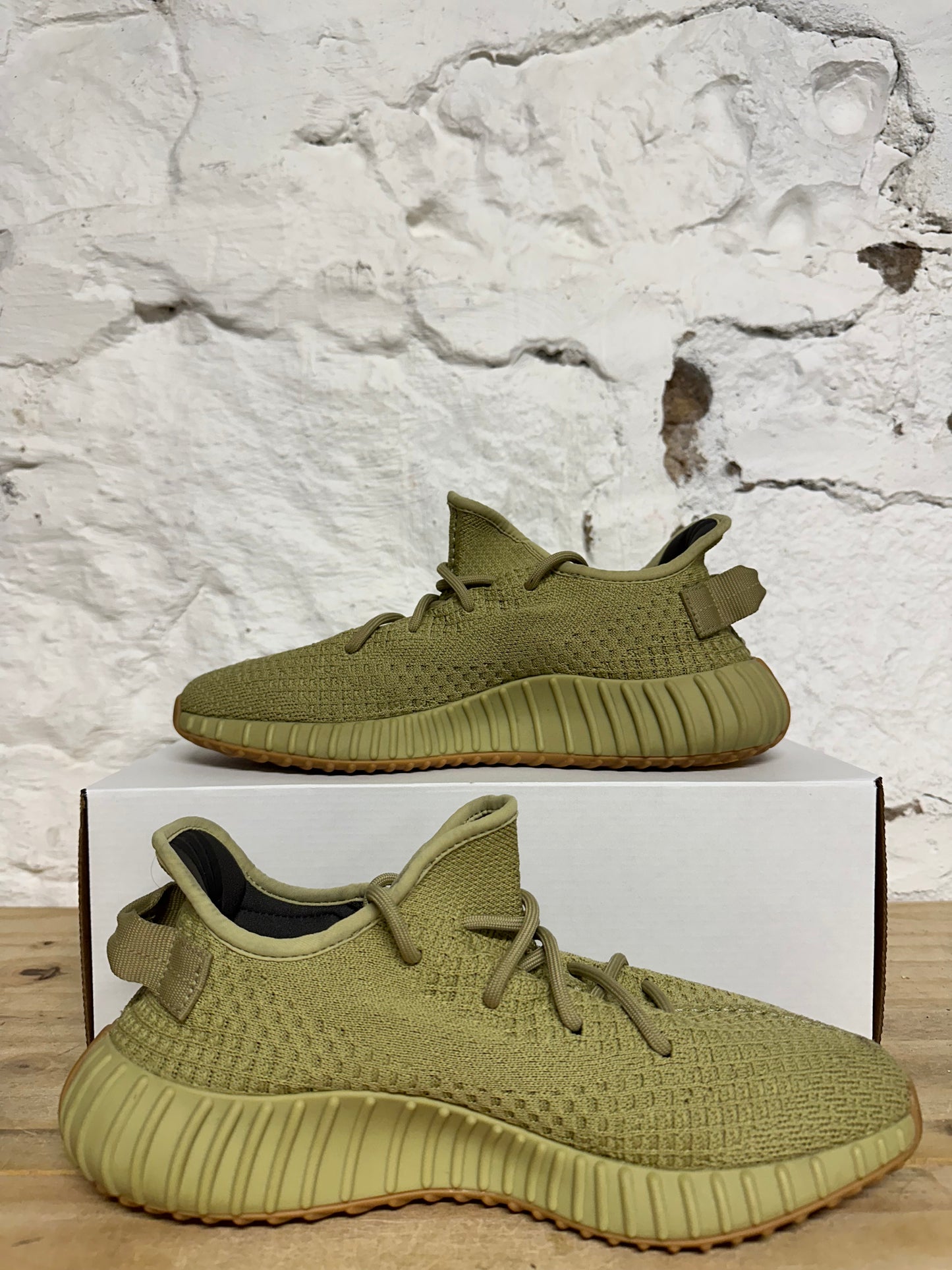 Yeezy 350 V2 Sulfur Sz 9.5