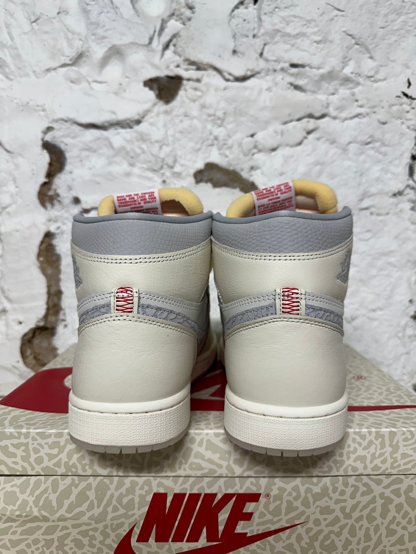 Air Jordan 1 High Sail University Red Sz 9.5 DS