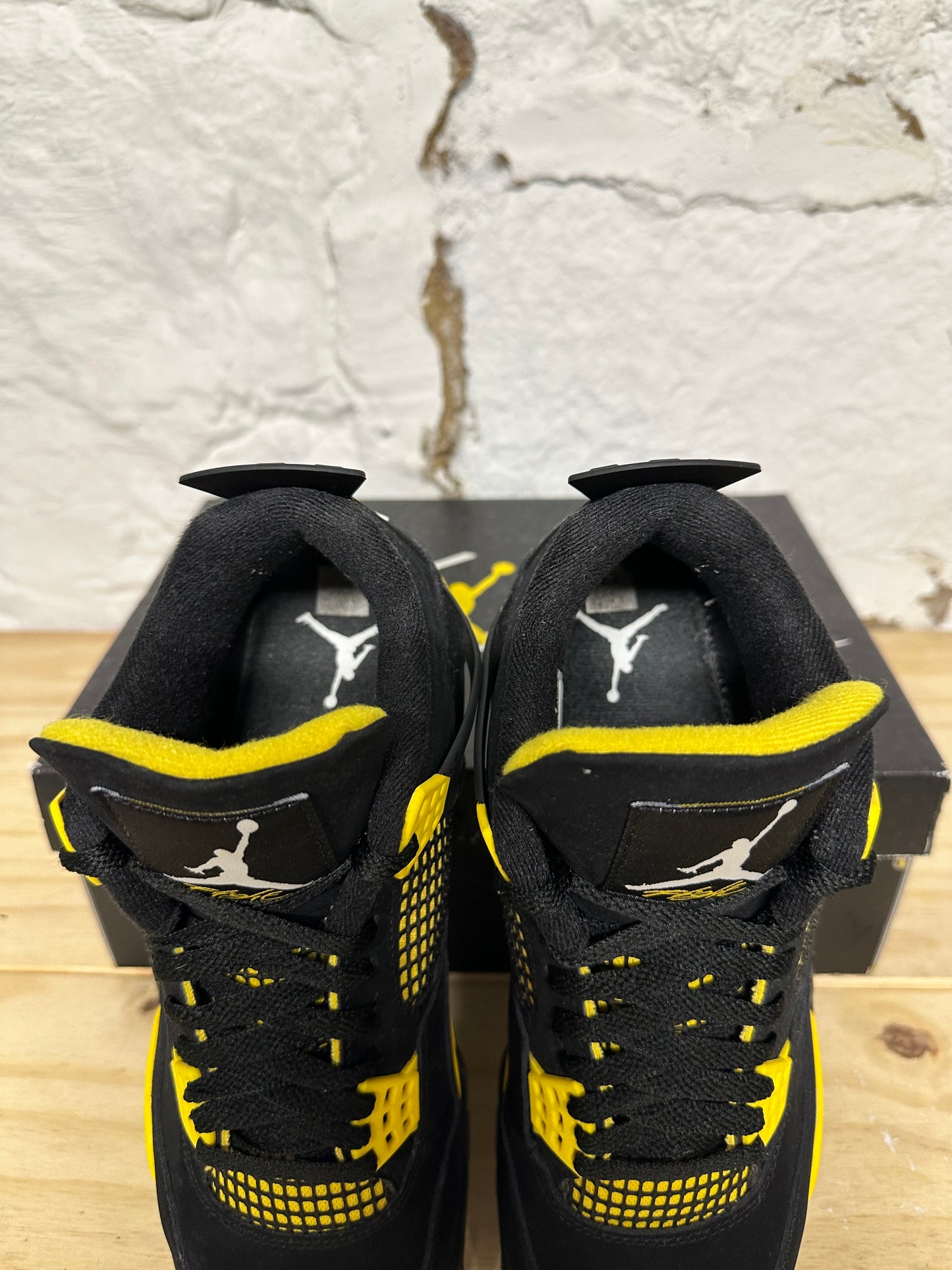 Air Jordan 4 Thunder Sz 9.5