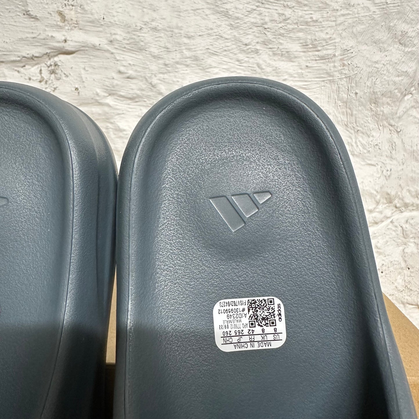 Yeezy Slide Slate Marine Sz 8 DS